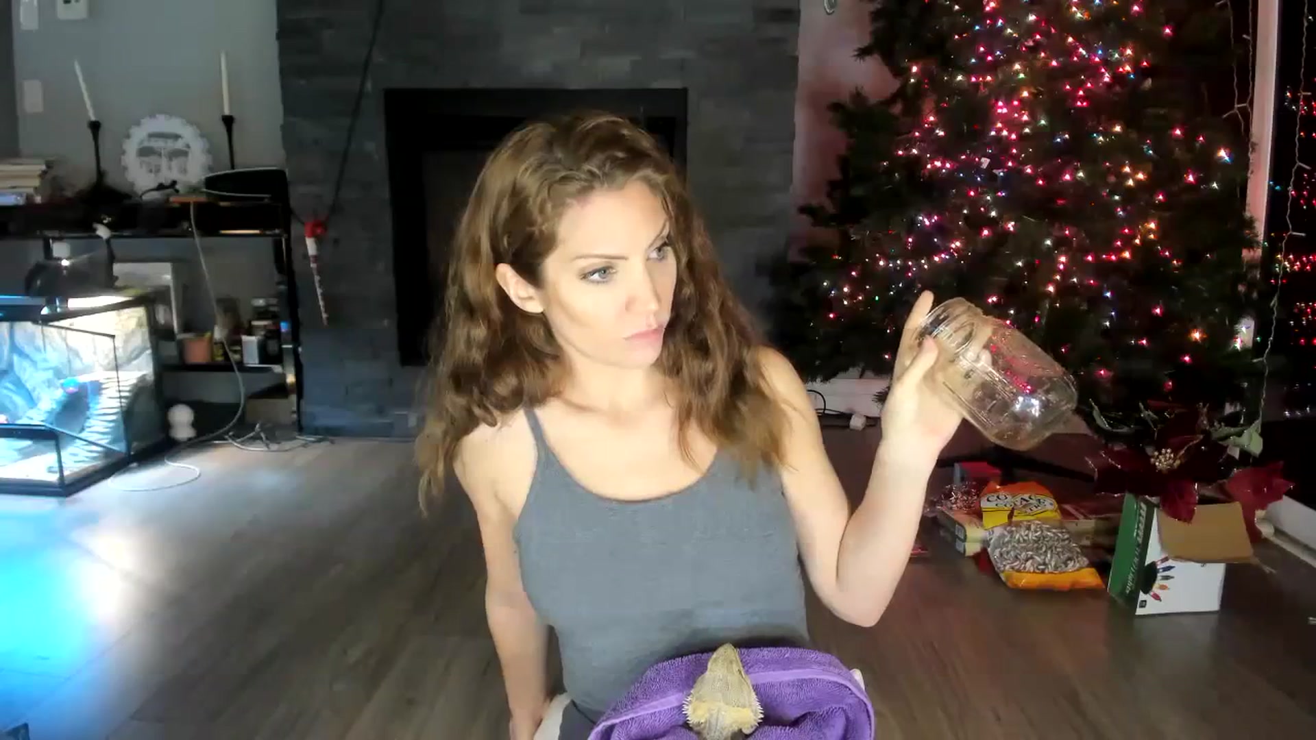 Gallery image thumbnail from Laurel's myfreecams stream on, 12/03/2023, 01:30 image 17 of 20