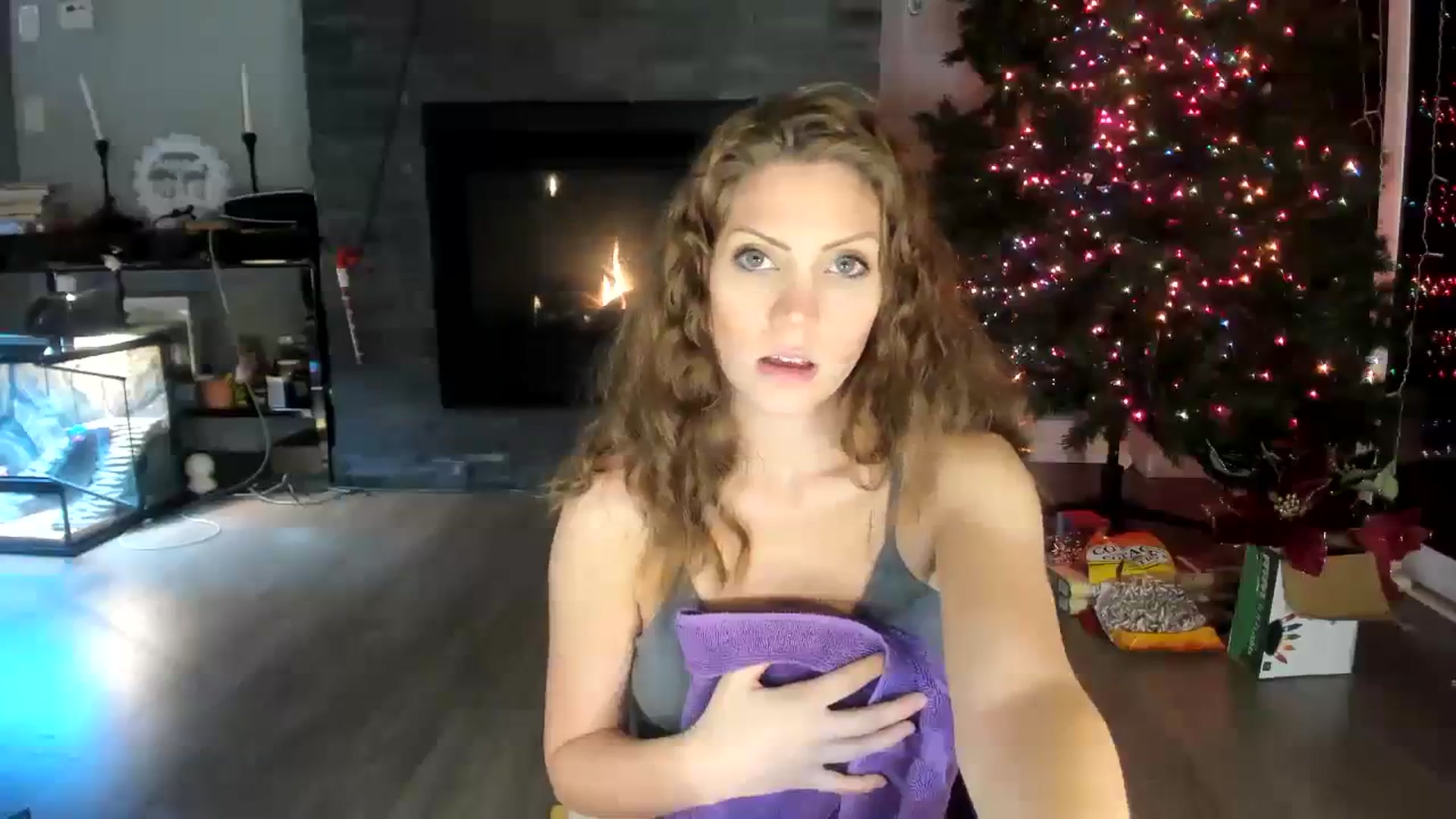 Gallery image thumbnail from Laurel's myfreecams stream on, 12/03/2023, 01:30 image 10 of 20