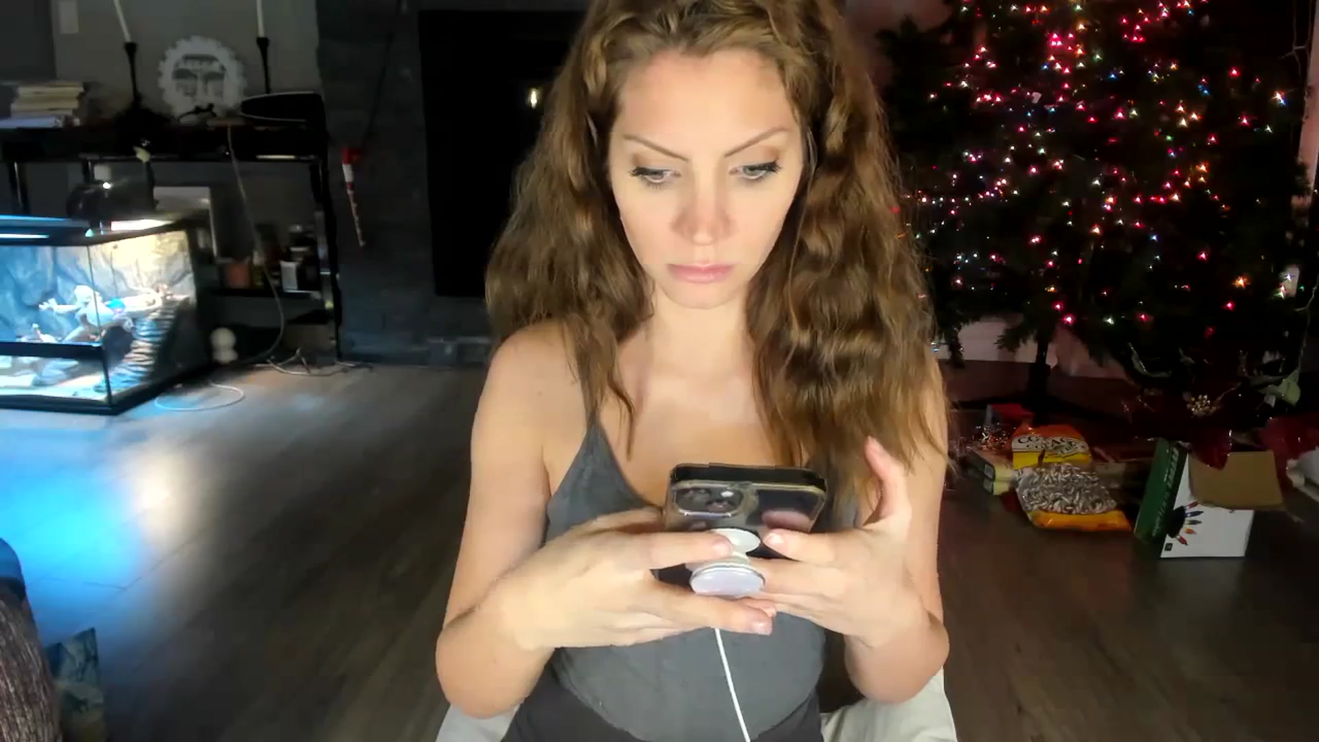 Gallery image thumbnail from Laurel's myfreecams stream on, 12/03/2023, 03:07 image 11 of 20