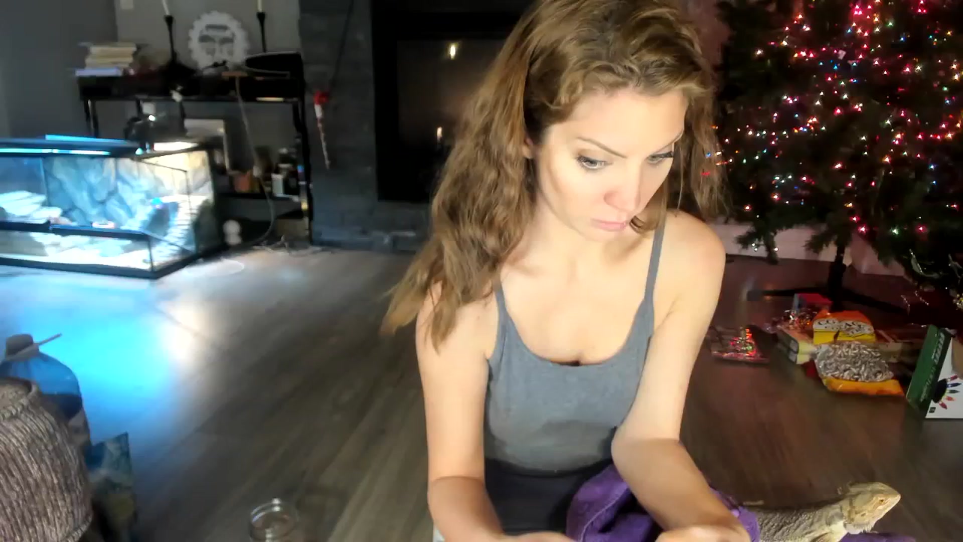 Gallery image thumbnail from Laurel's myfreecams stream on, 12/03/2023, 03:07 image 1 of 20