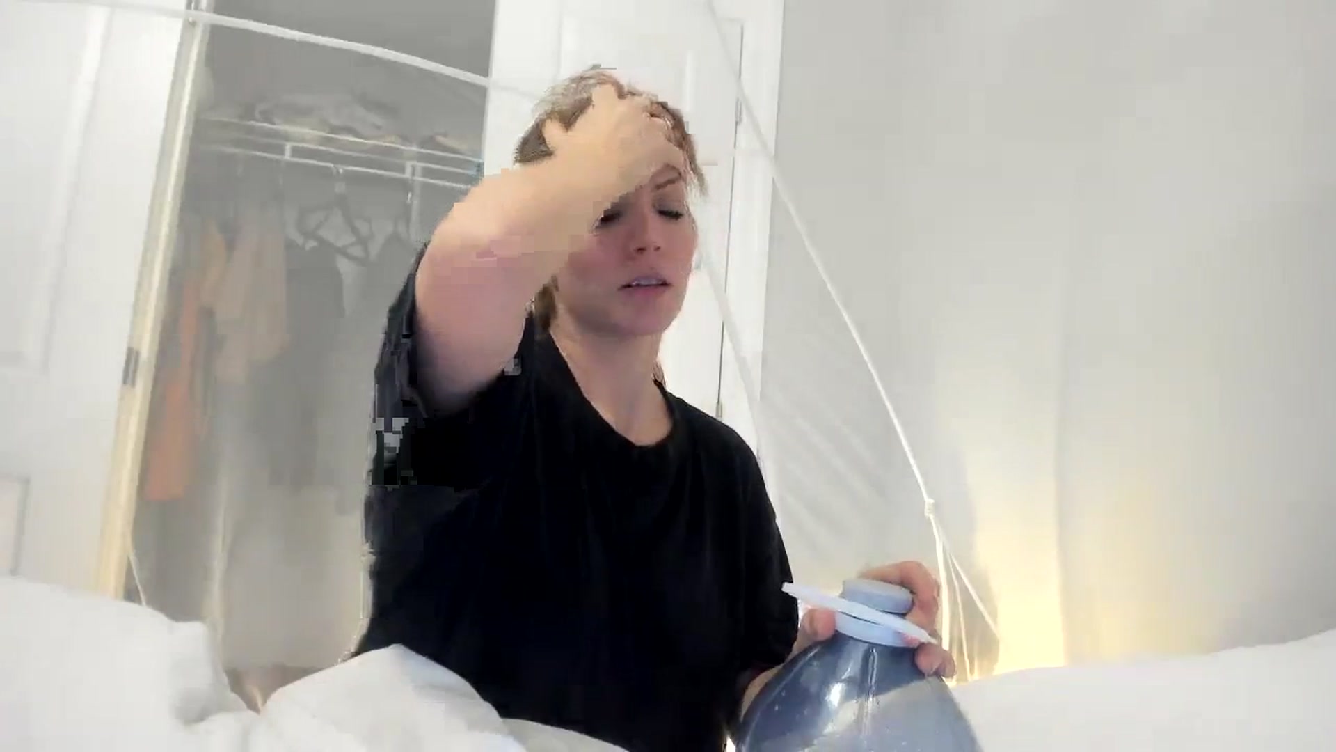 Gallery image thumbnail from Laurel's myfreecams stream on, 12/03/2023, 04:18 image 3 of 20