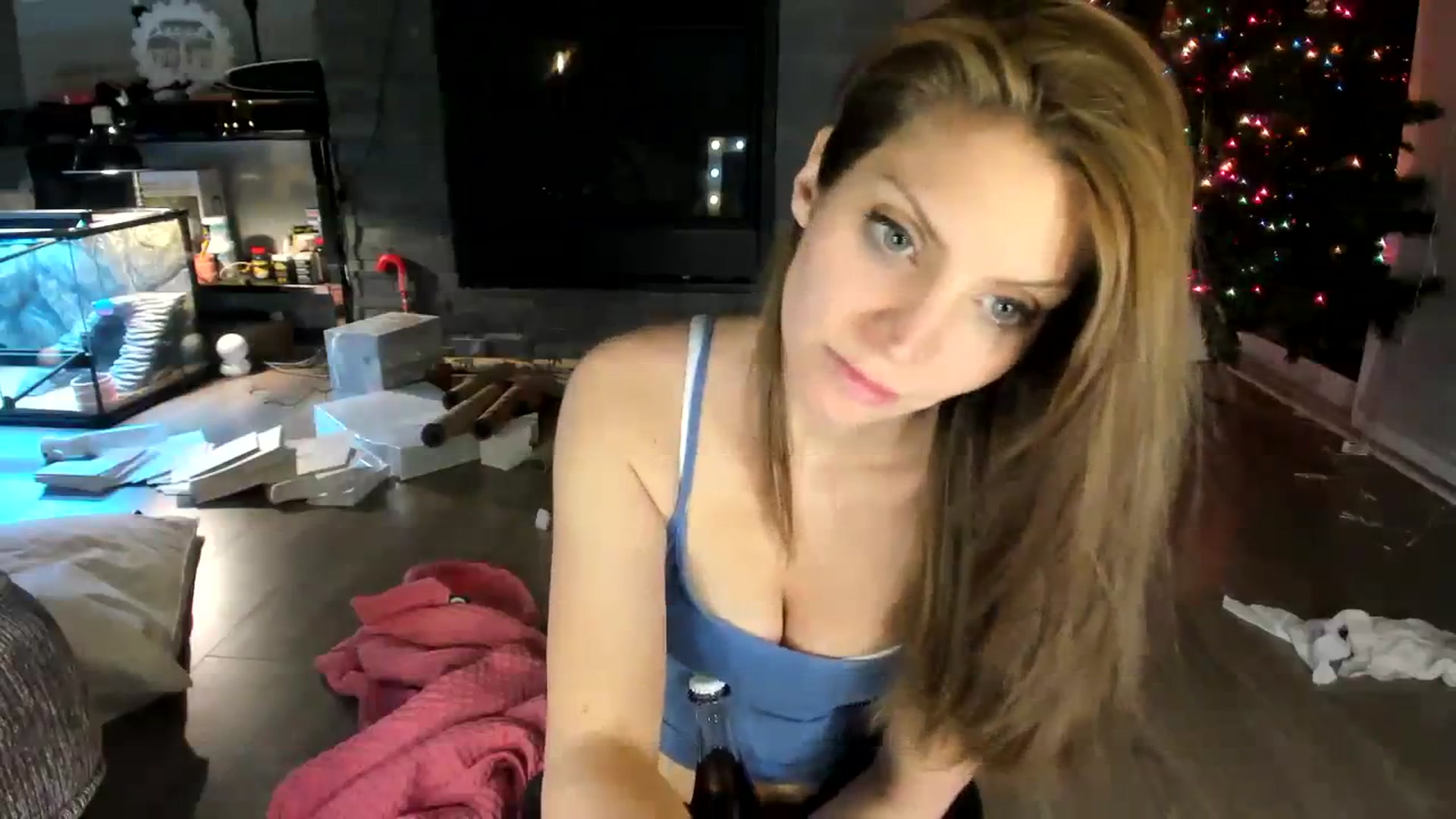 Gallery image thumbnail from Laurel's myfreecams stream on, 12/08/2023, 12:22 image 16 of 20