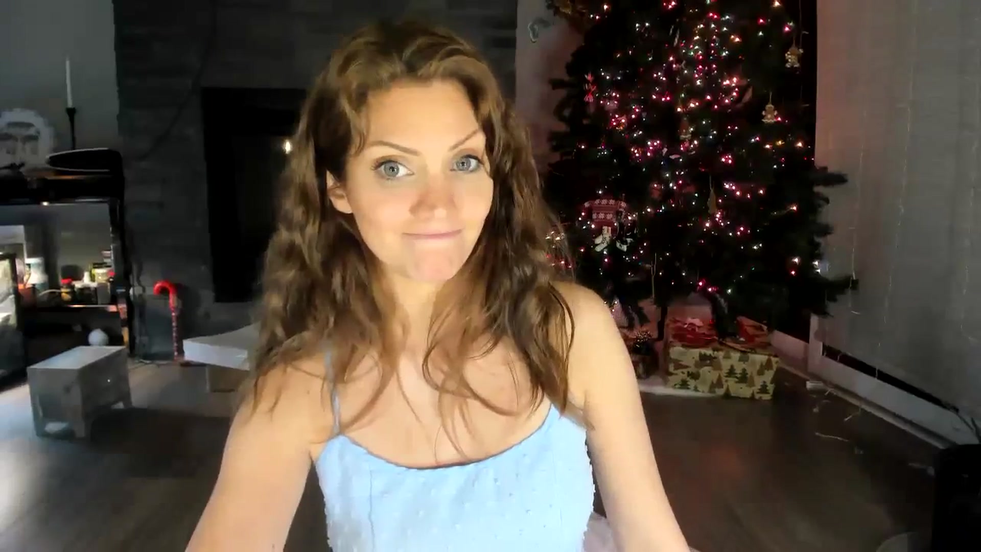 Gallery image thumbnail from Laurel's myfreecams stream on, 12/12/2023, 07:22 image 15 of 20