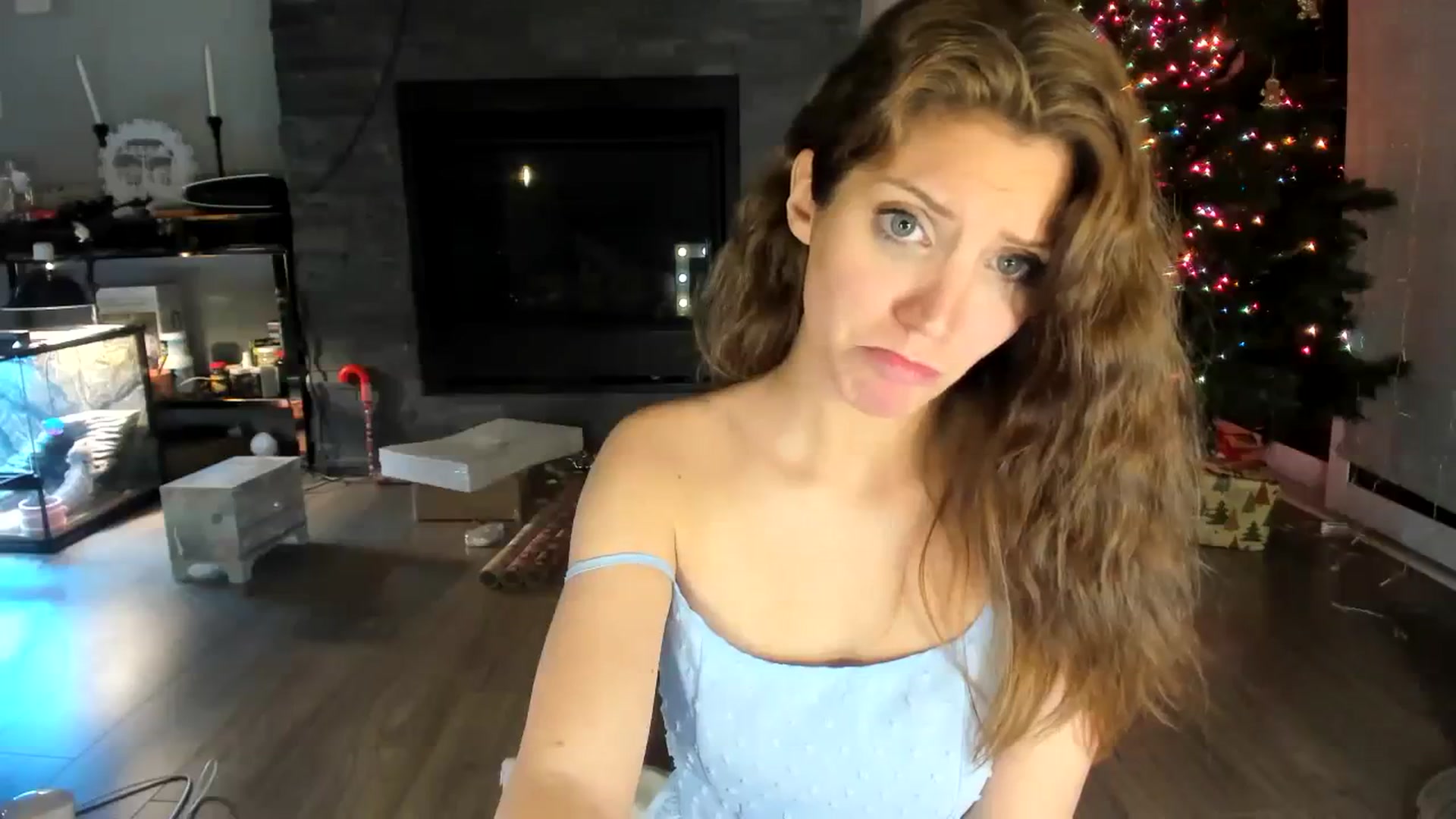 Gallery image thumbnail from Laurel's myfreecams stream on, 12/12/2023, 10:11 image 16 of 20