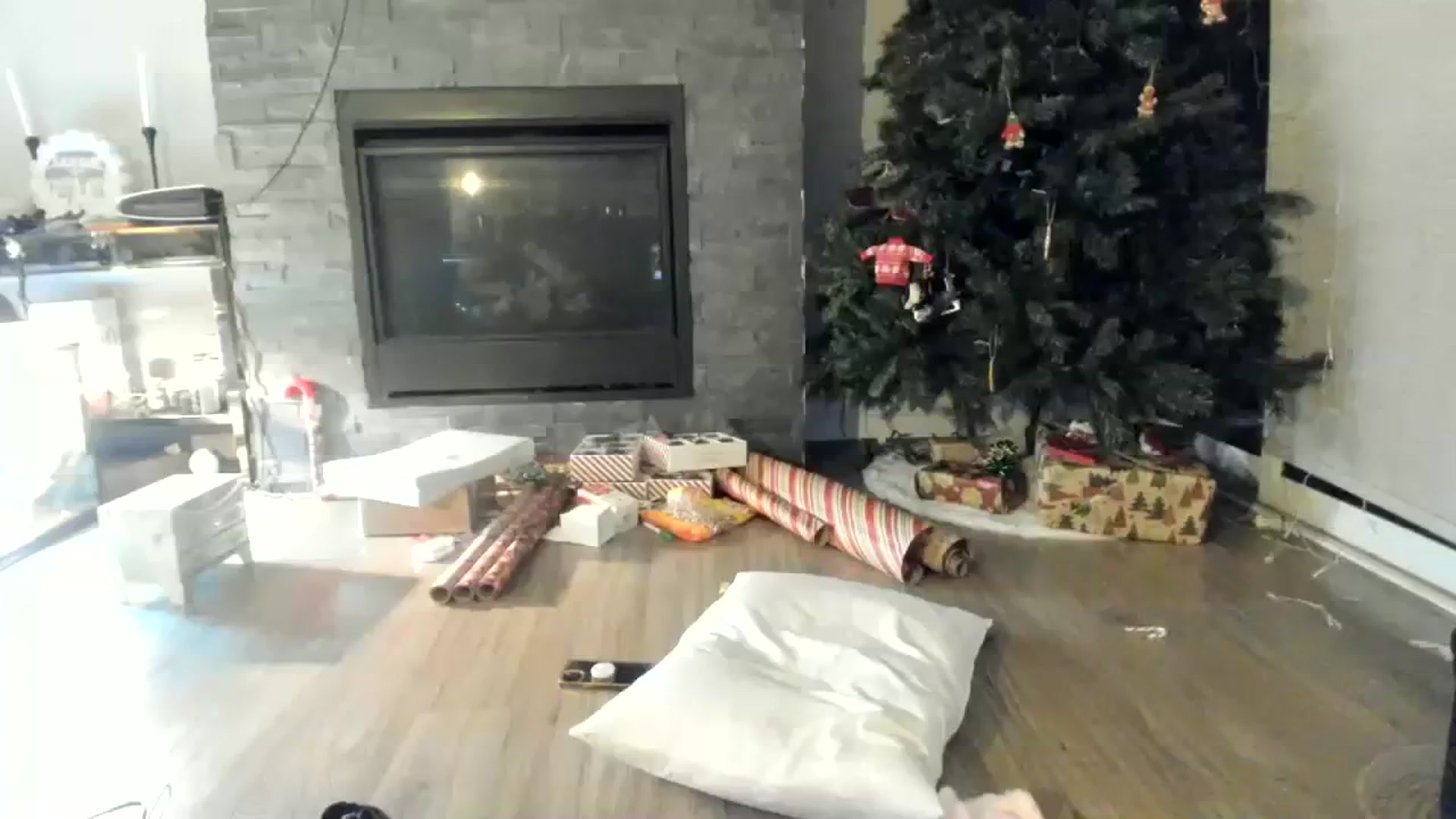 Gallery image thumbnail from Laurel's myfreecams stream on, 12/12/2023, 10:57 image 3 of 20