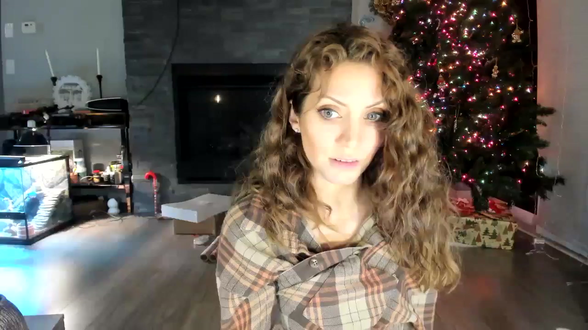 Gallery image thumbnail from Laurel's myfreecams stream on, 12/14/2023, 05:17 image 4 of 20