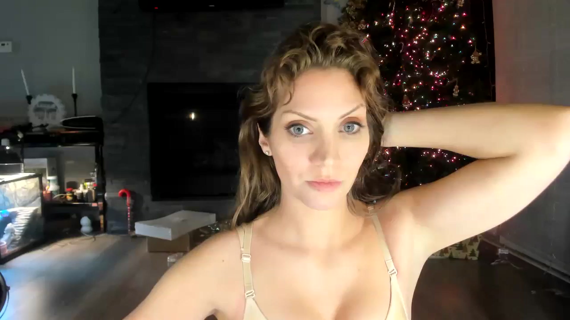 Gallery image thumbnail from Laurel's myfreecams stream on, 12/14/2023, 09:53 image 4 of 20