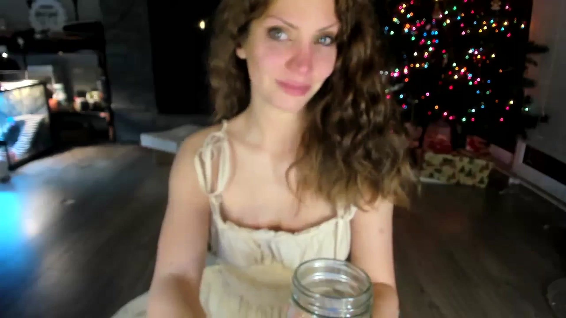 Gallery image thumbnail from Laurel's myfreecams stream on, 12/16/2023, 05:55 image 15 of 20