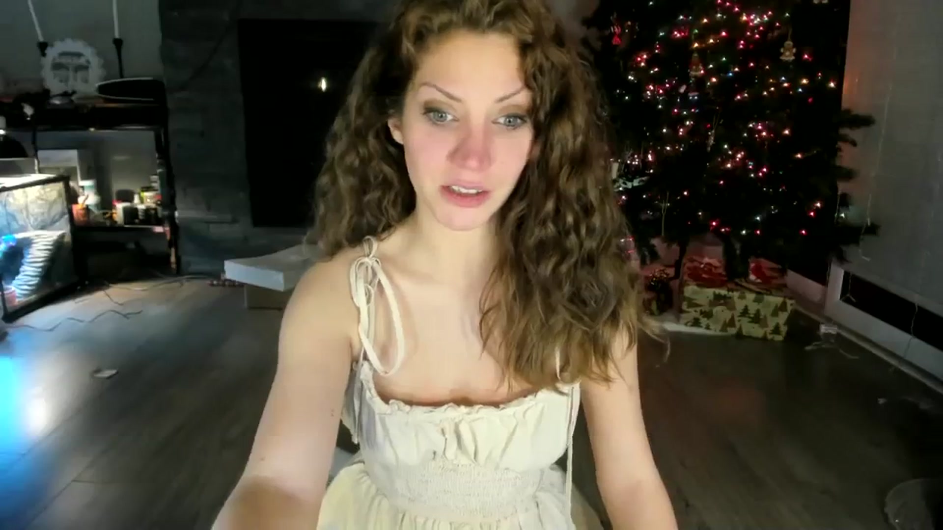 Gallery image thumbnail from Laurel's myfreecams stream on, 12/16/2023, 05:55 image 17 of 20