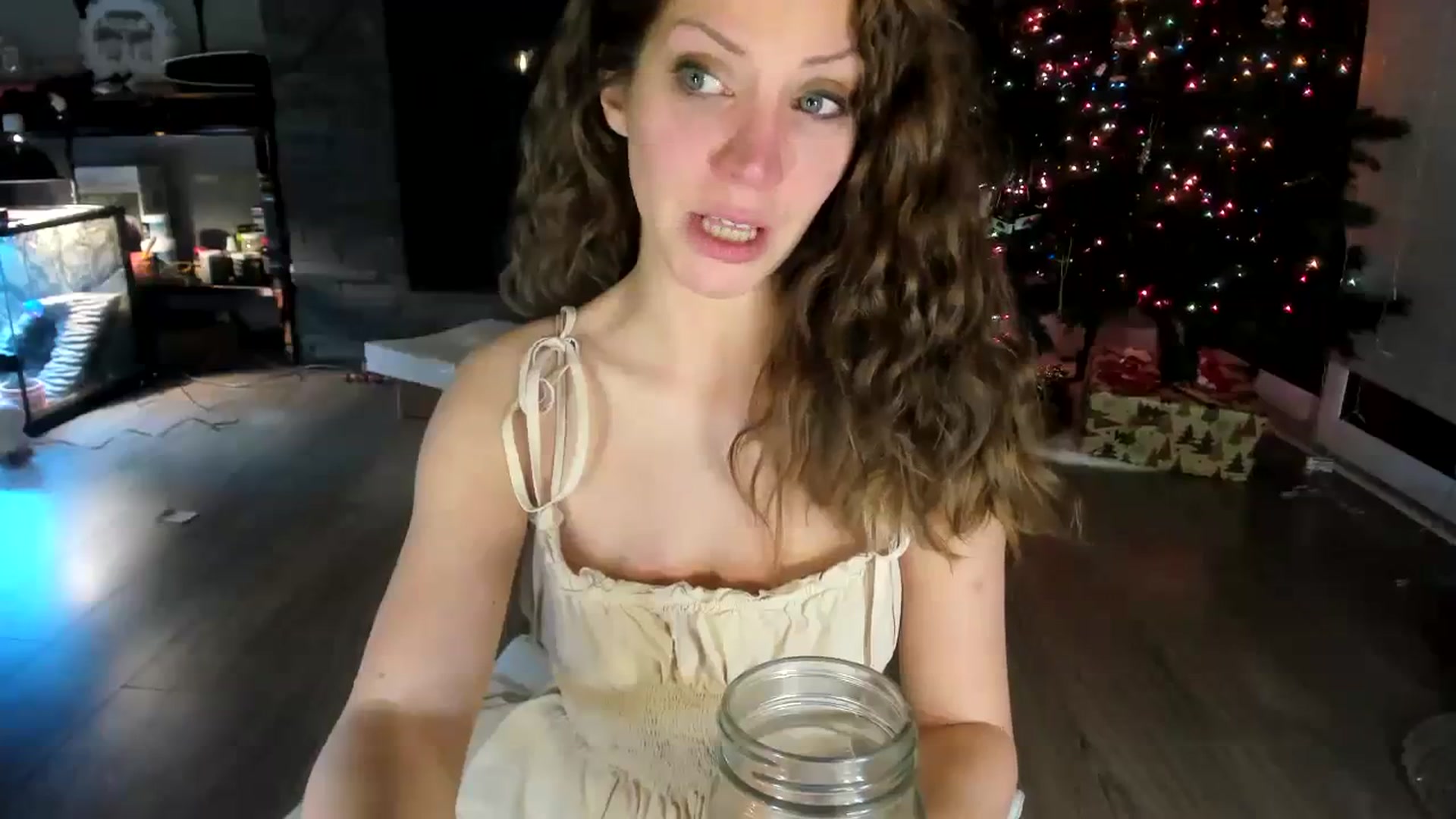 Gallery image thumbnail from Laurel's myfreecams stream on, 12/16/2023, 05:55 image 16 of 20