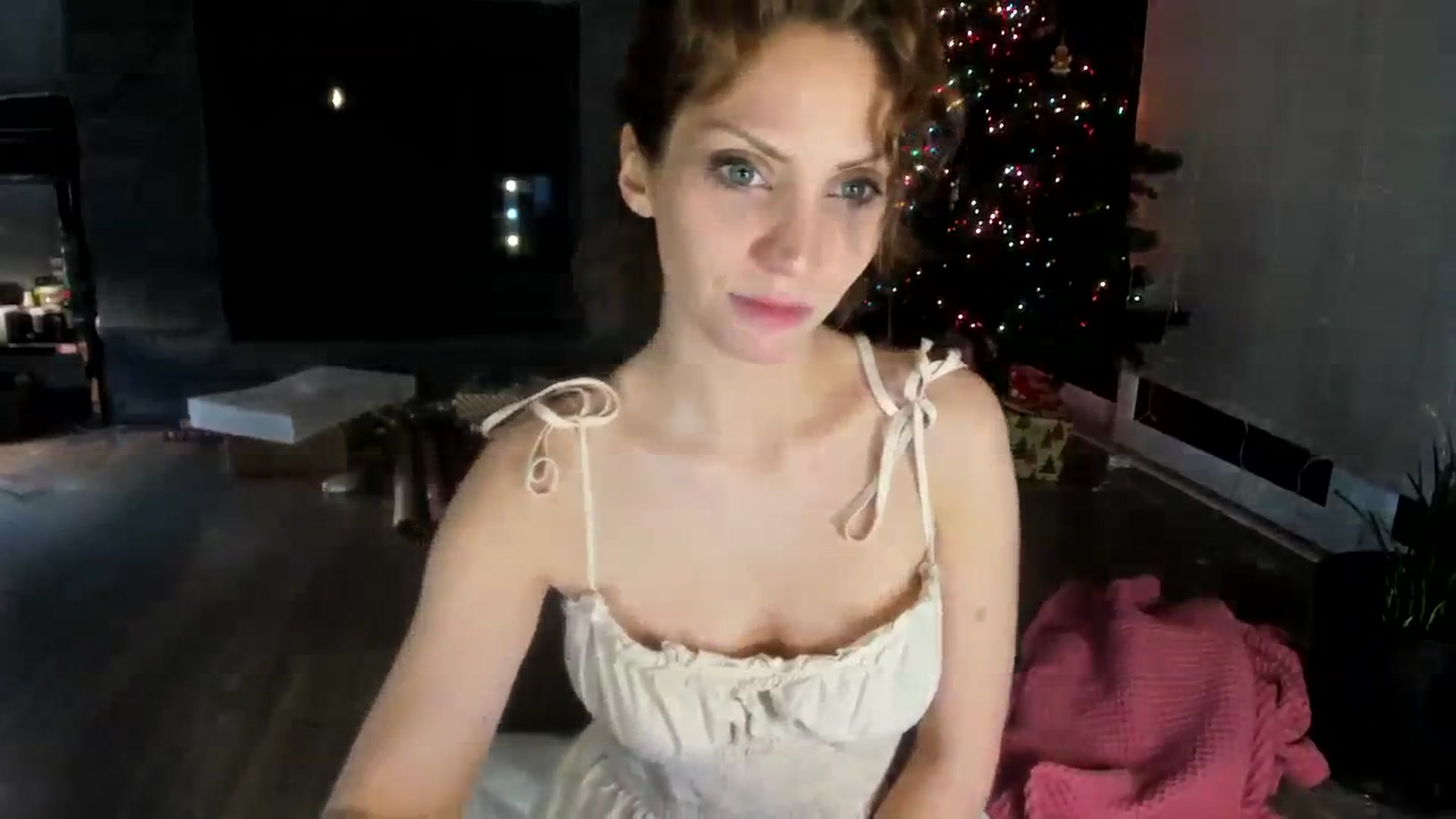 Gallery image thumbnail from Laurel's myfreecams stream on, 12/16/2023, 10:21 image 20 of 20