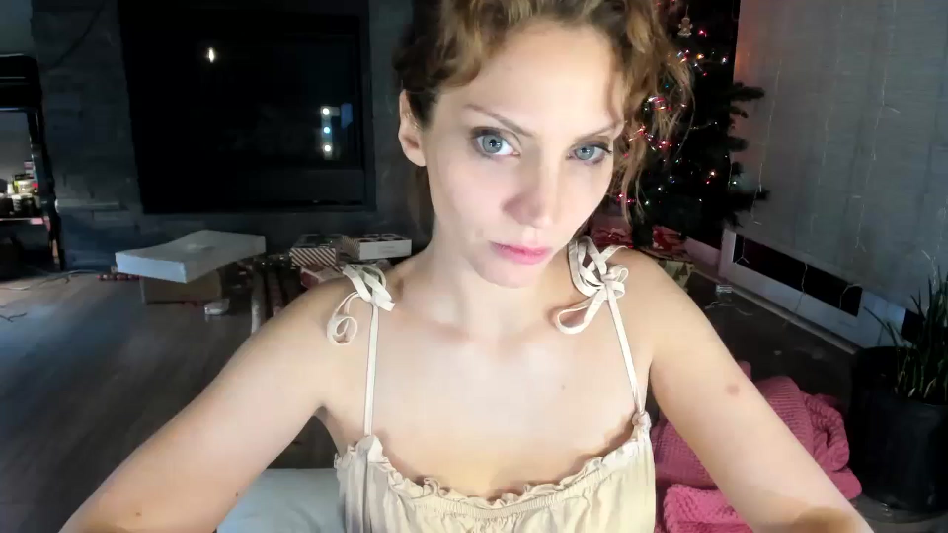 Gallery image thumbnail from Laurel's myfreecams stream on, 12/16/2023, 10:21 image 4 of 20