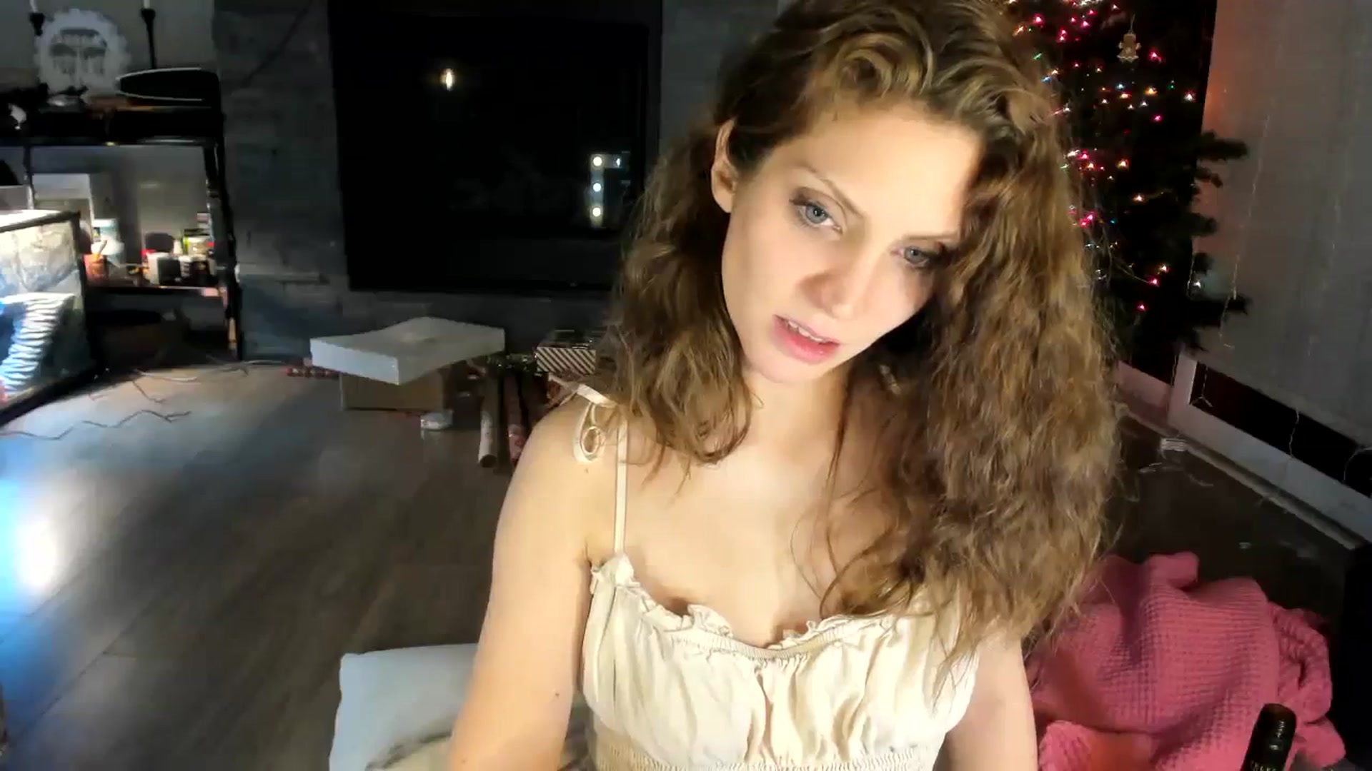 Gallery image thumbnail from Laurel's myfreecams stream on, 12/16/2023, 11:43 image 4 of 20