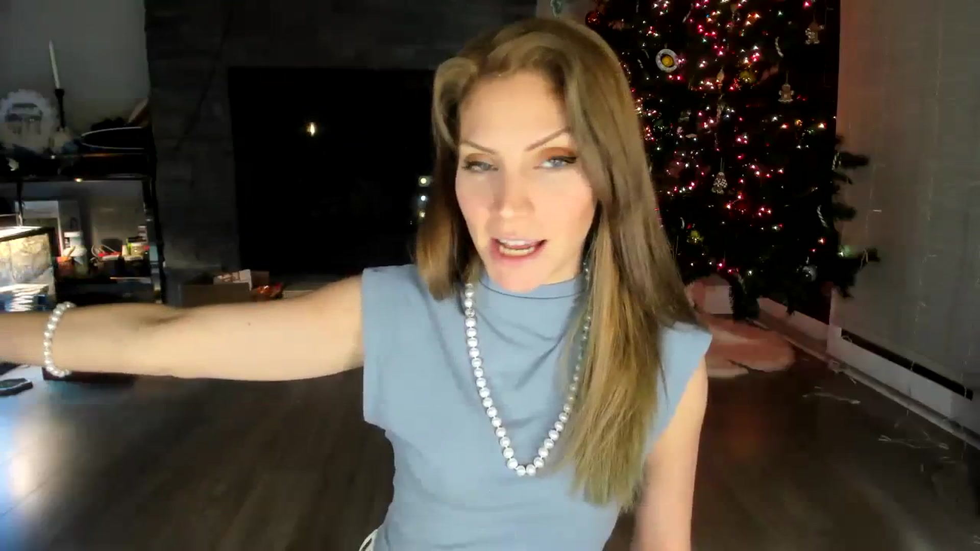 Gallery image thumbnail from Laurel's myfreecams stream on, 12/30/2023, 01:22 image 3 of 20