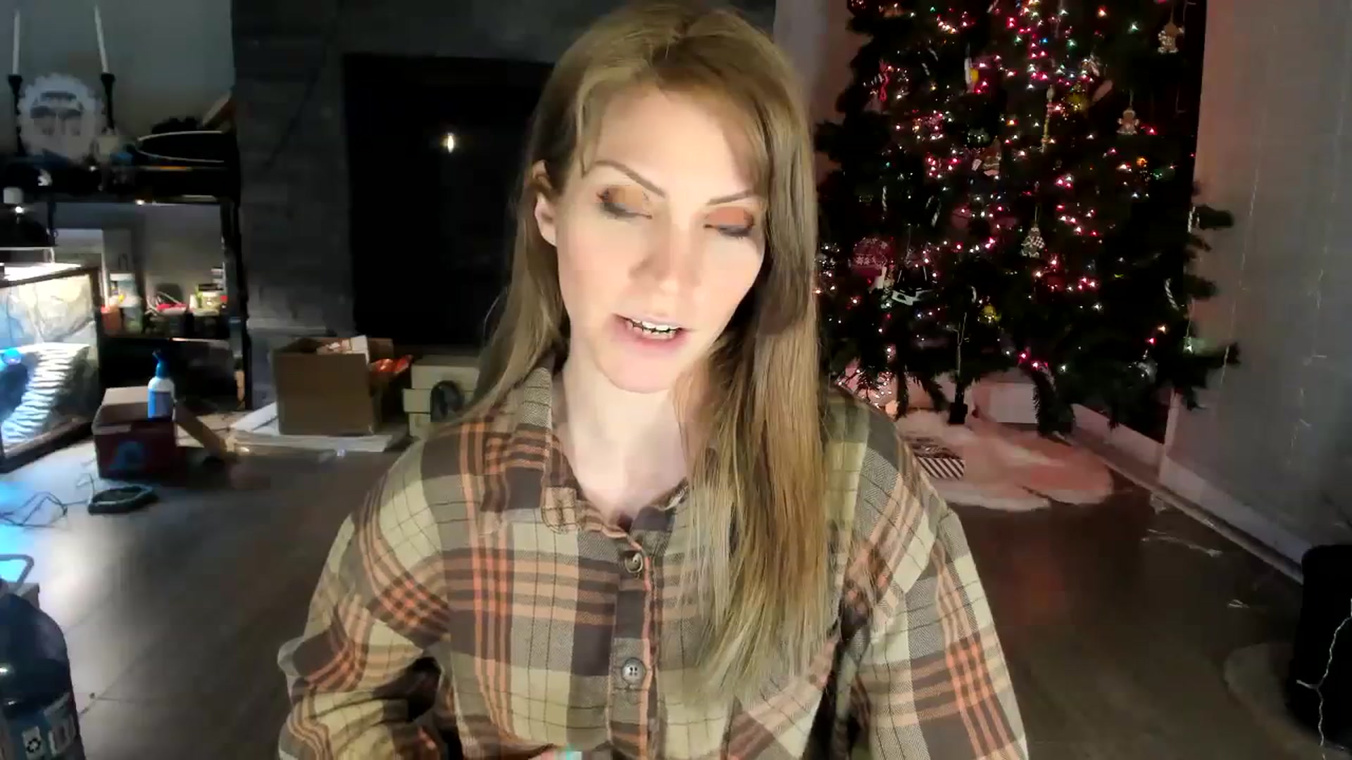 Gallery image thumbnail from Laurel's myfreecams stream on, 12/31/2023, 04:06 image 4 of 20