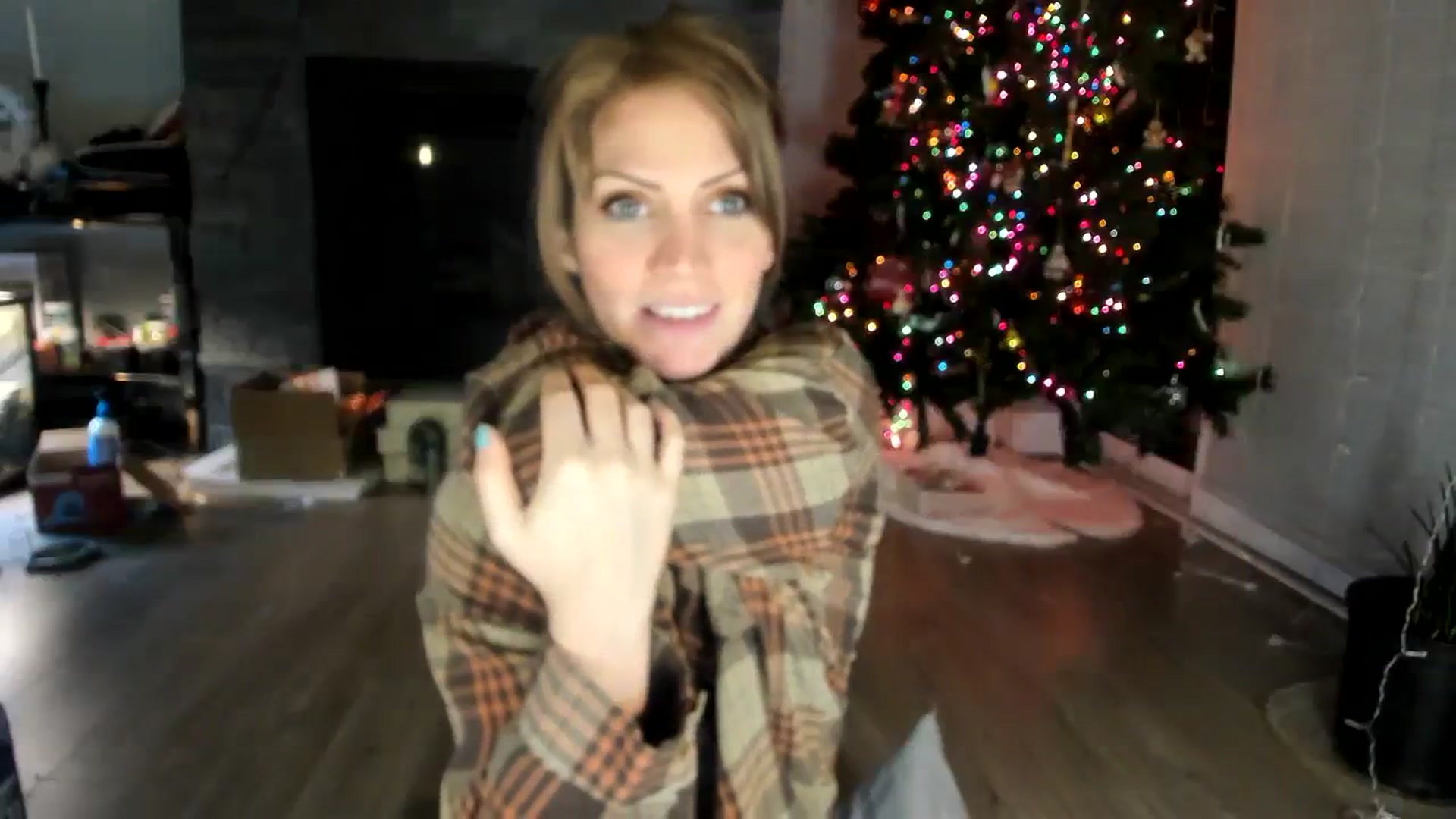 Gallery image thumbnail from Laurel's myfreecams stream on, 12/31/2023, 04:06 image 18 of 20