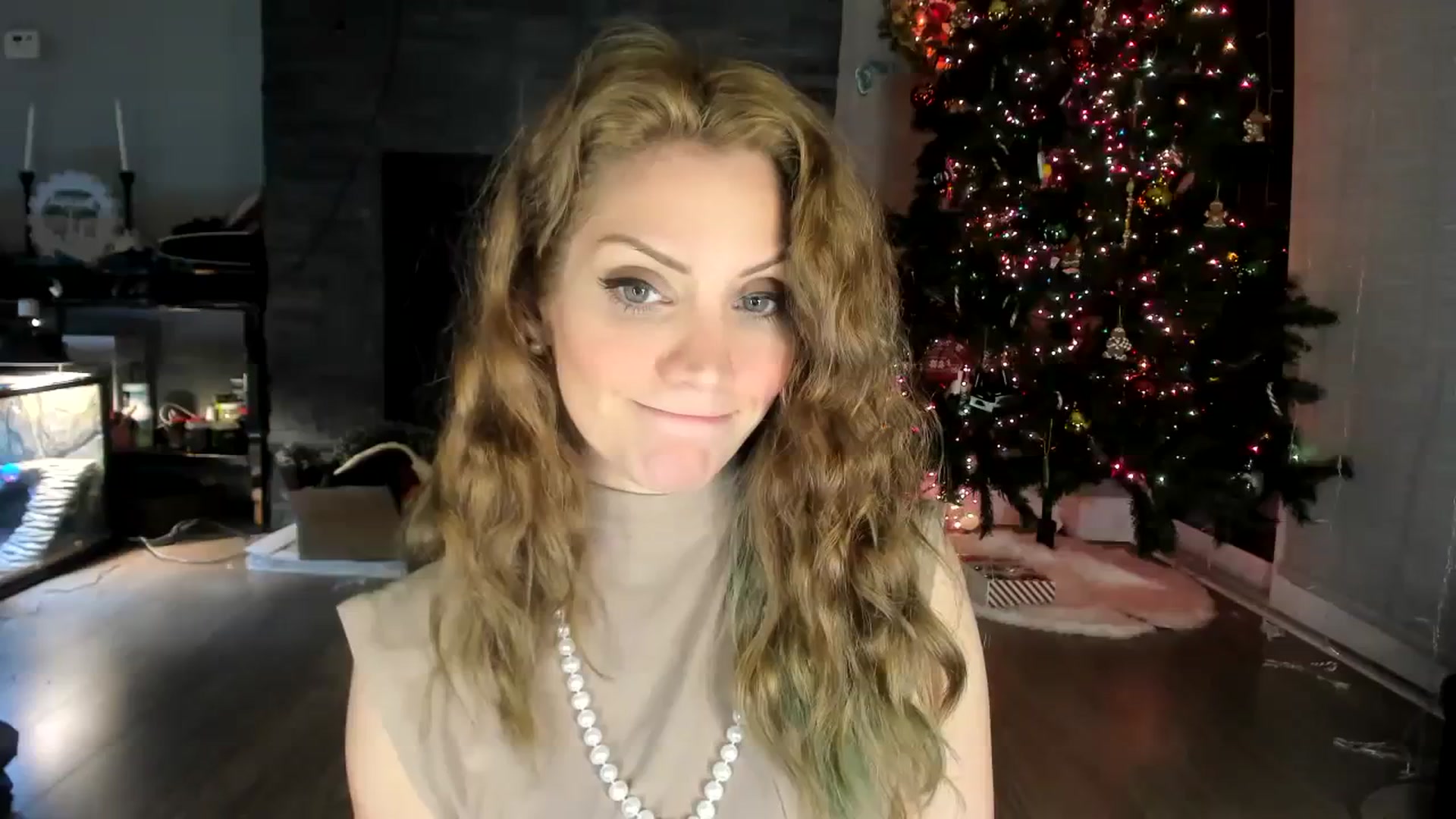 Gallery image thumbnail from Laurel's myfreecams stream on, 01/03/2024, 03:22 image 16 of 20