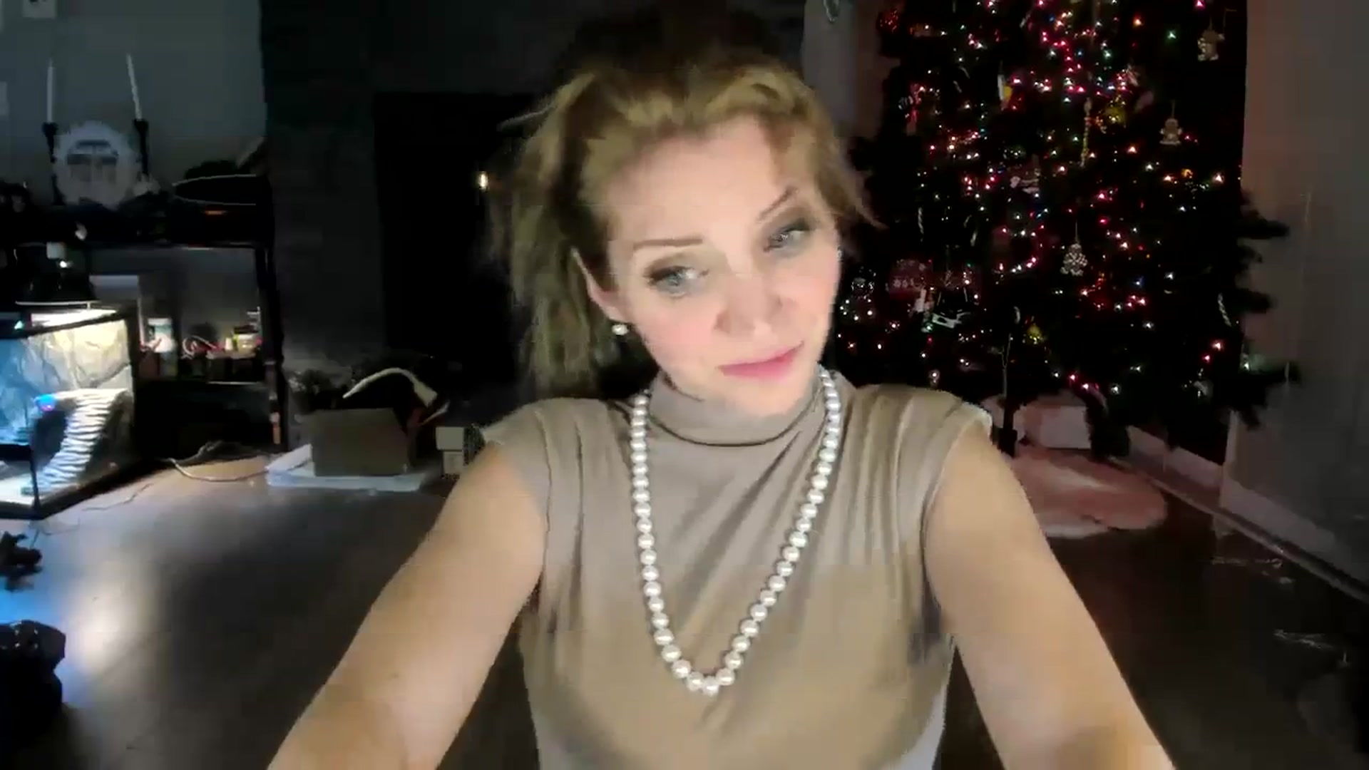 Gallery image thumbnail from Laurel's myfreecams stream on, 01/03/2024, 06:25 image 6 of 20