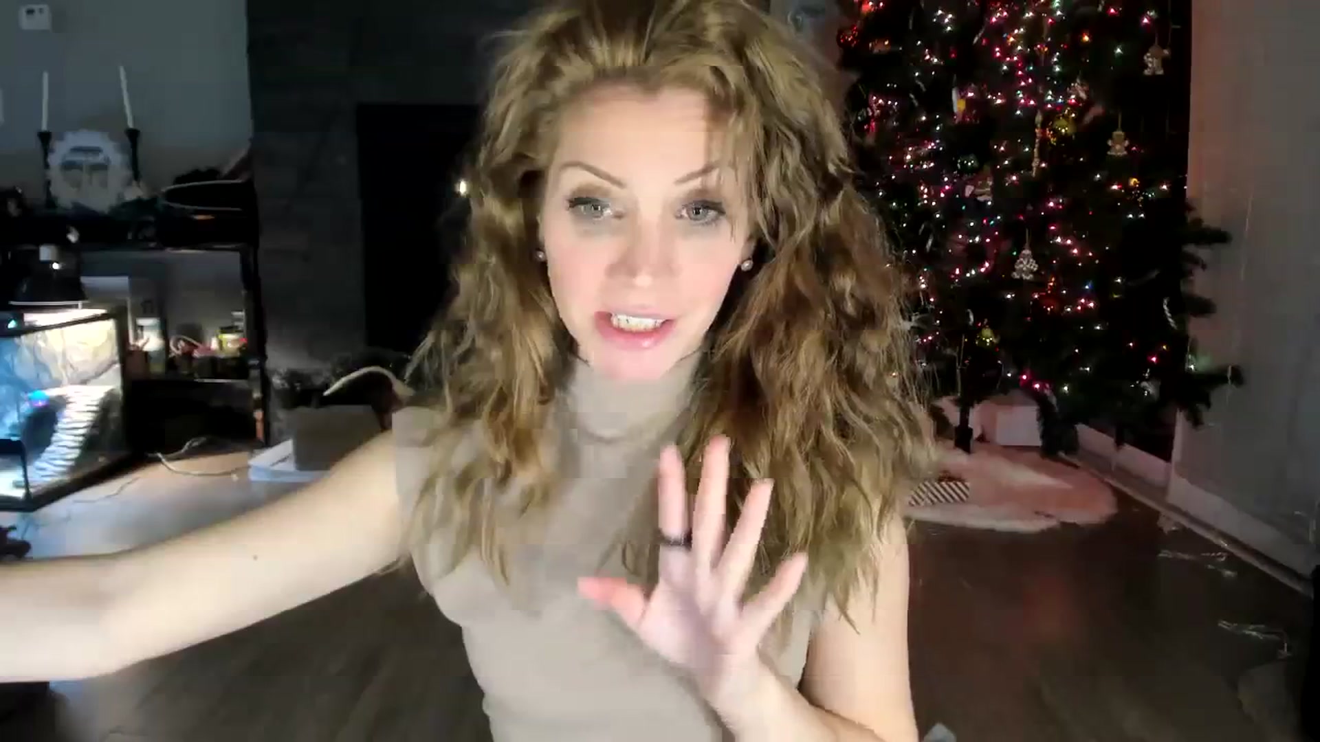 Gallery image thumbnail from Laurel's myfreecams stream on, 01/03/2024, 06:25 image 16 of 20