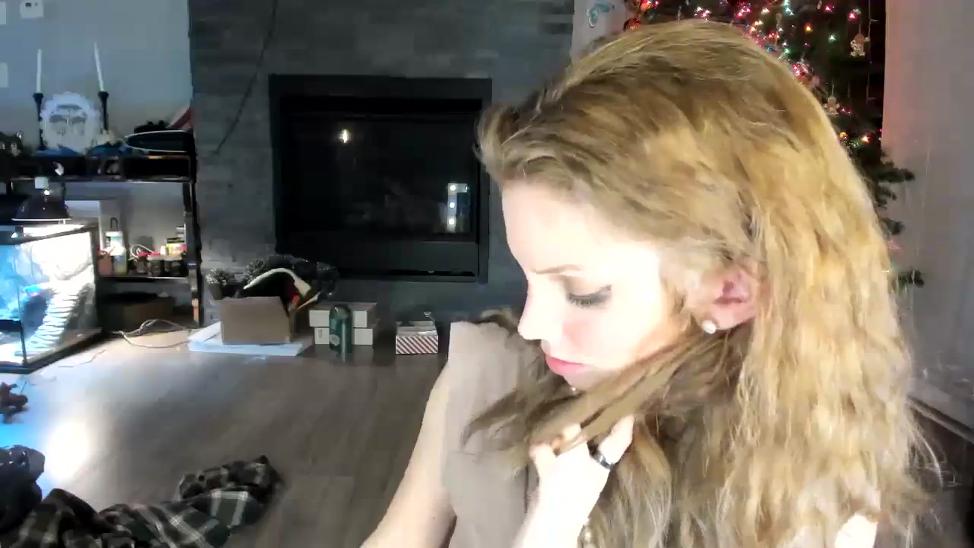Gallery image thumbnail from Laurel's myfreecams stream on, 01/03/2024, 06:25 image 3 of 20
