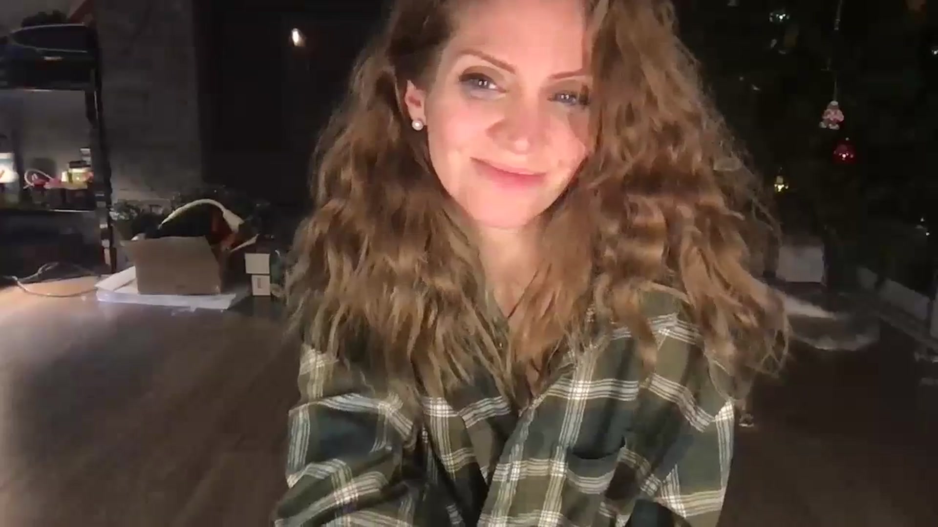 Gallery image thumbnail from Laurel's myfreecams stream on, 01/03/2024, 08:30 image 17 of 20