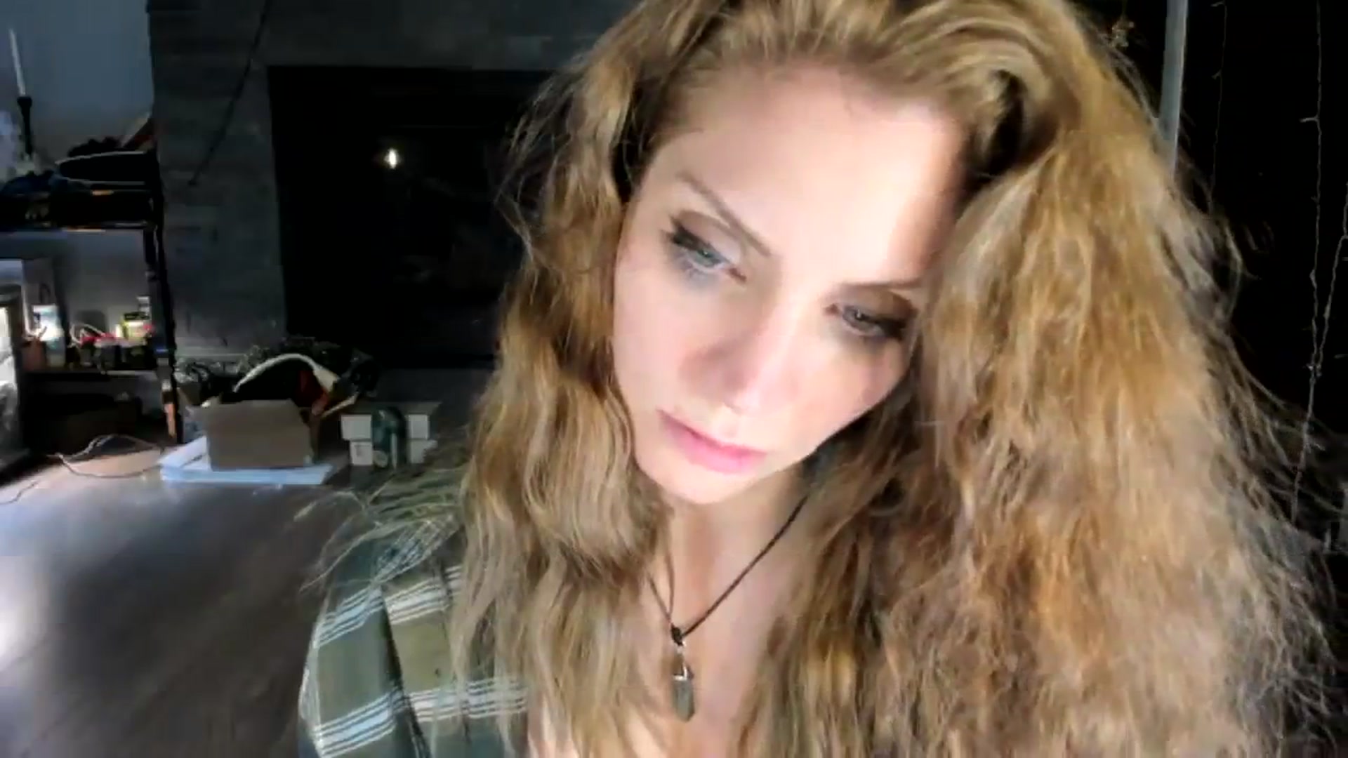 Gallery image thumbnail from Laurel's myfreecams stream on, 01/03/2024, 09:20 image 2 of 20