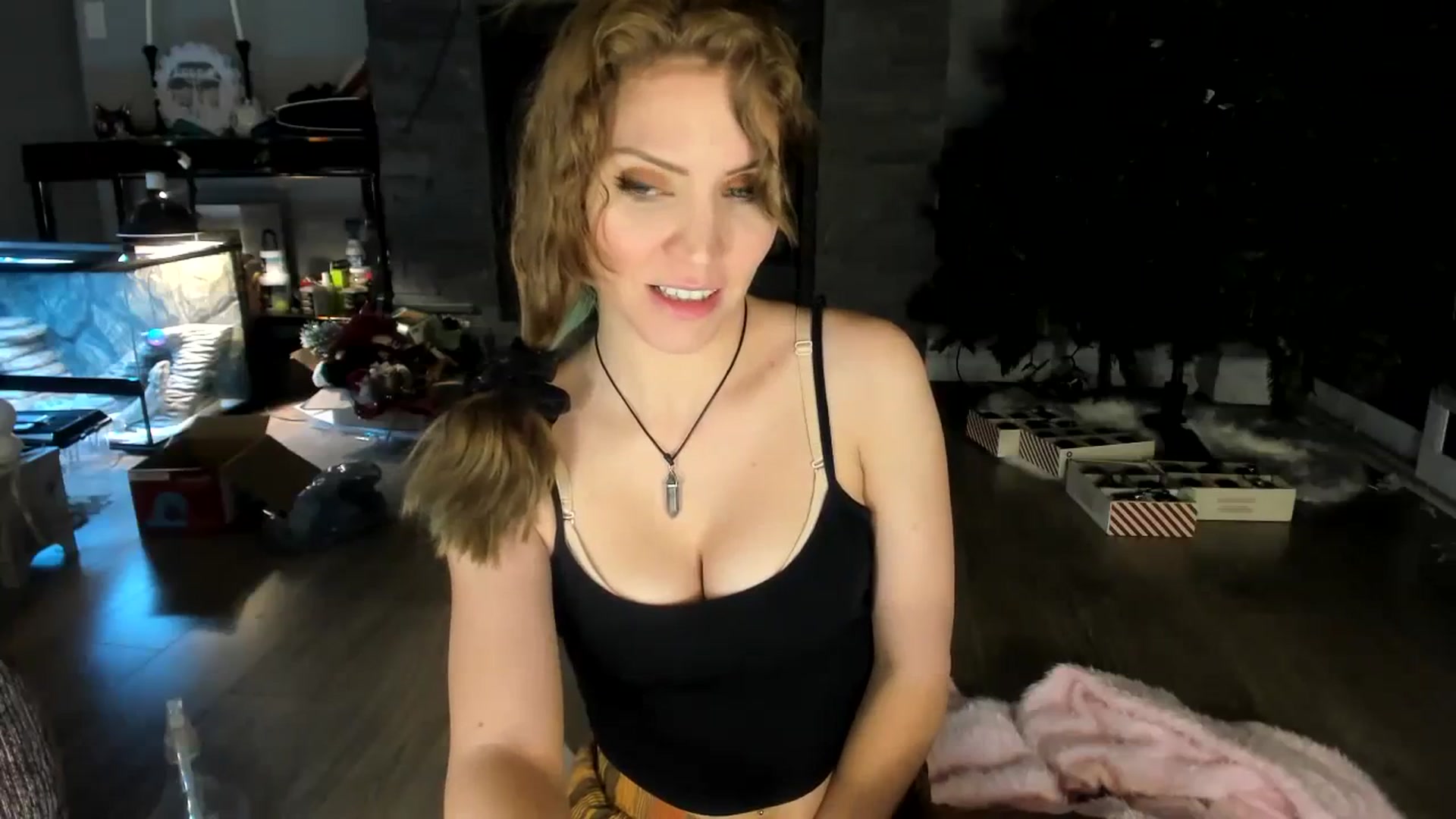 Gallery image thumbnail from Laurel's myfreecams stream on, 01/06/2024, 08:50 image 11 of 20
