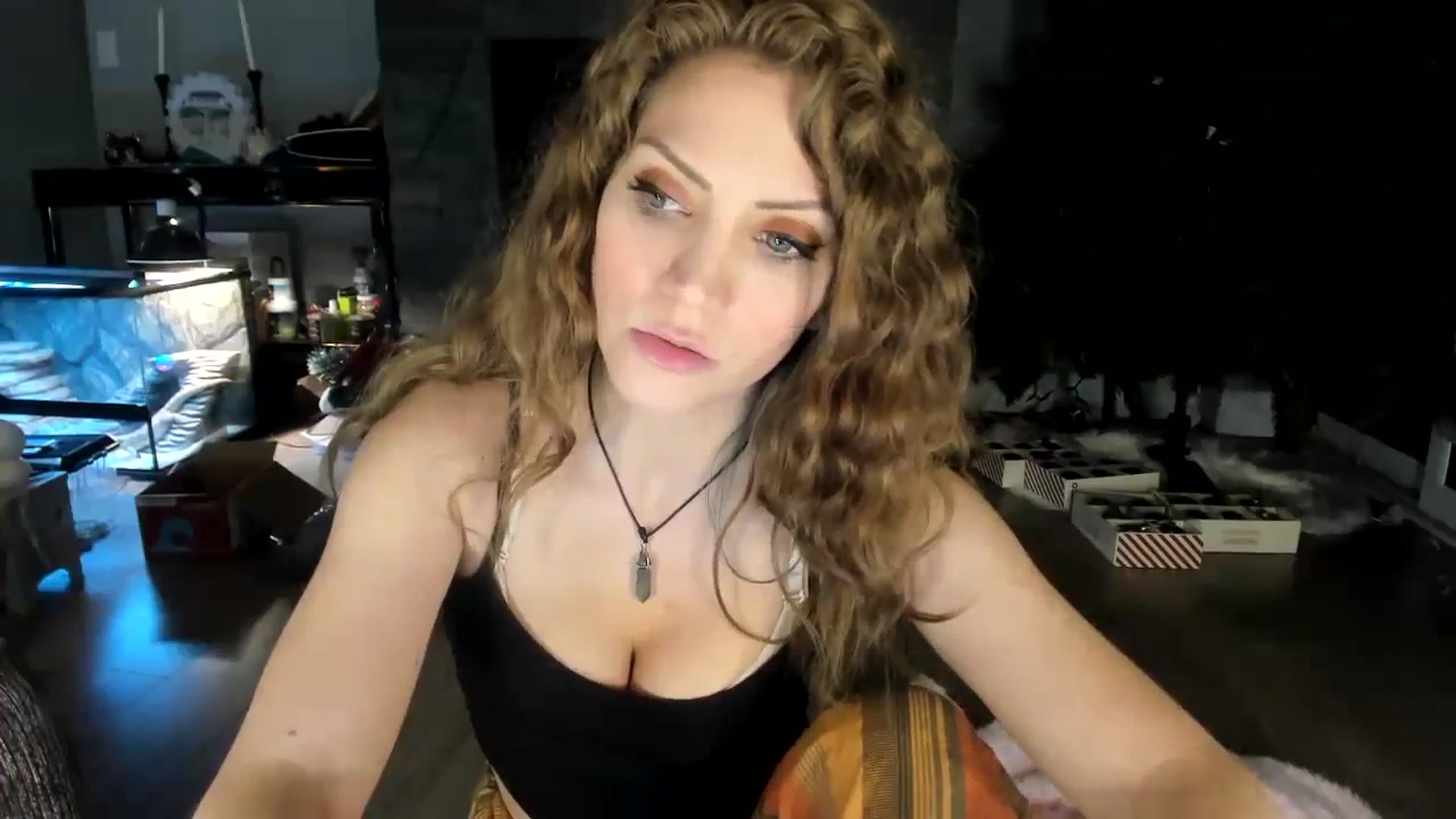 Gallery image thumbnail from Laurel's myfreecams stream on, 01/06/2024, 08:50 image 3 of 20
