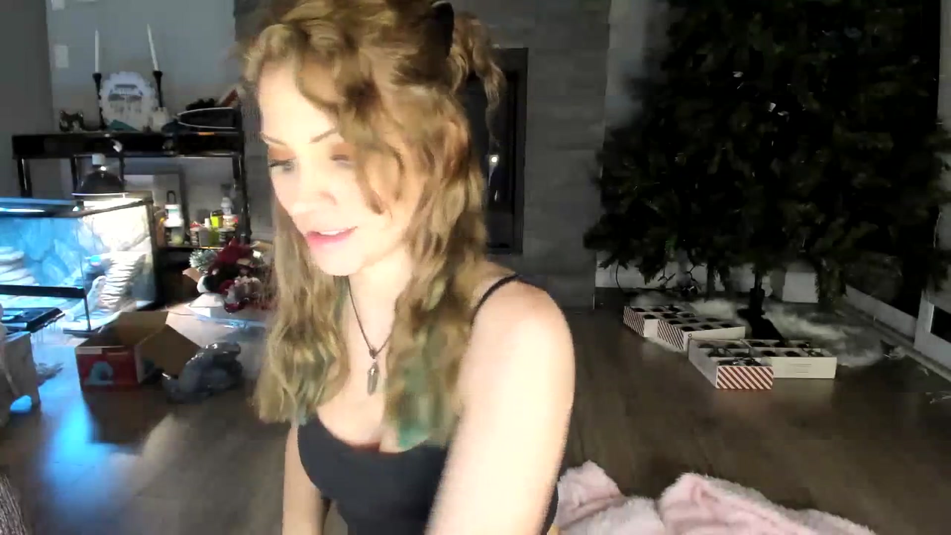 Gallery image thumbnail from Laurel's myfreecams stream on, 01/06/2024, 08:50 image 8 of 20