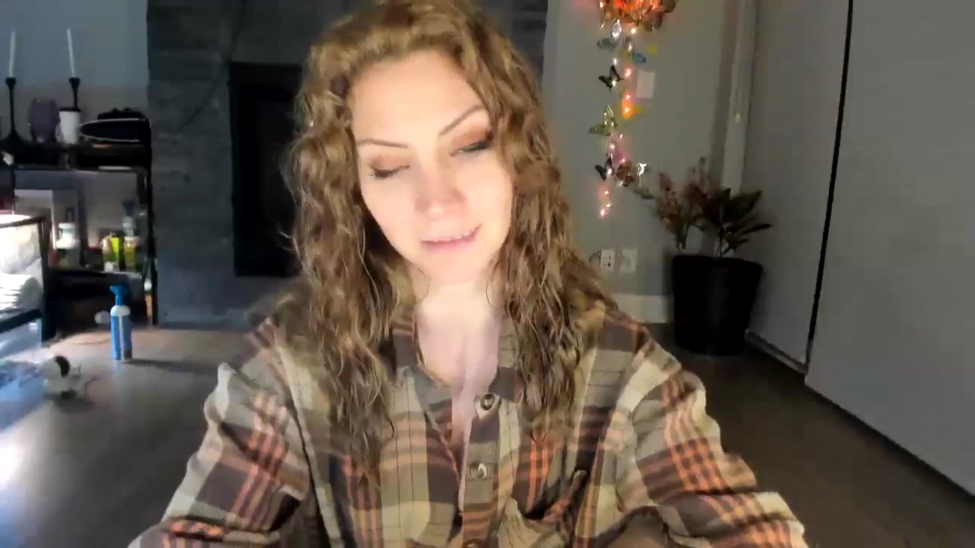 Gallery image thumbnail from Laurel's myfreecams stream on, 01/10/2024, 03:23 image 6 of 20