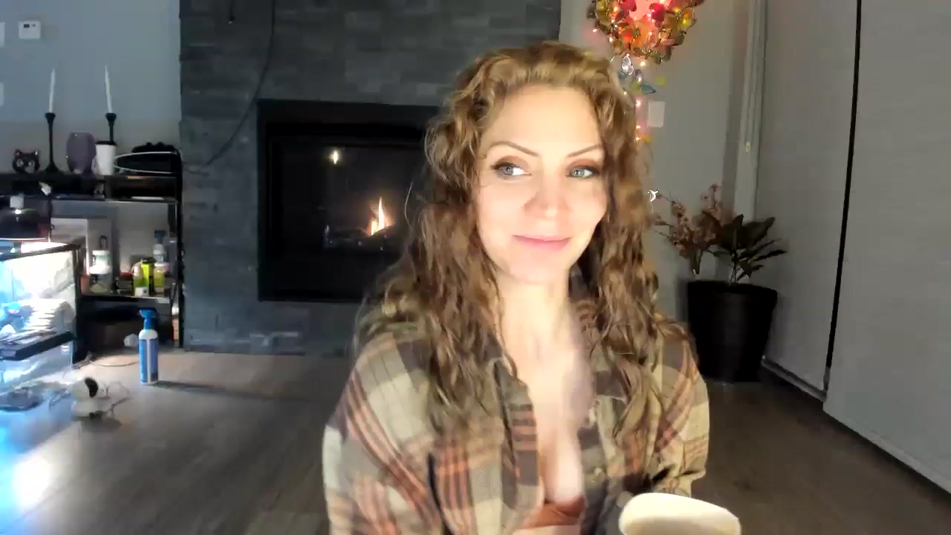 Gallery image thumbnail from Laurel's myfreecams stream on, 01/10/2024, 03:23 image 1 of 20