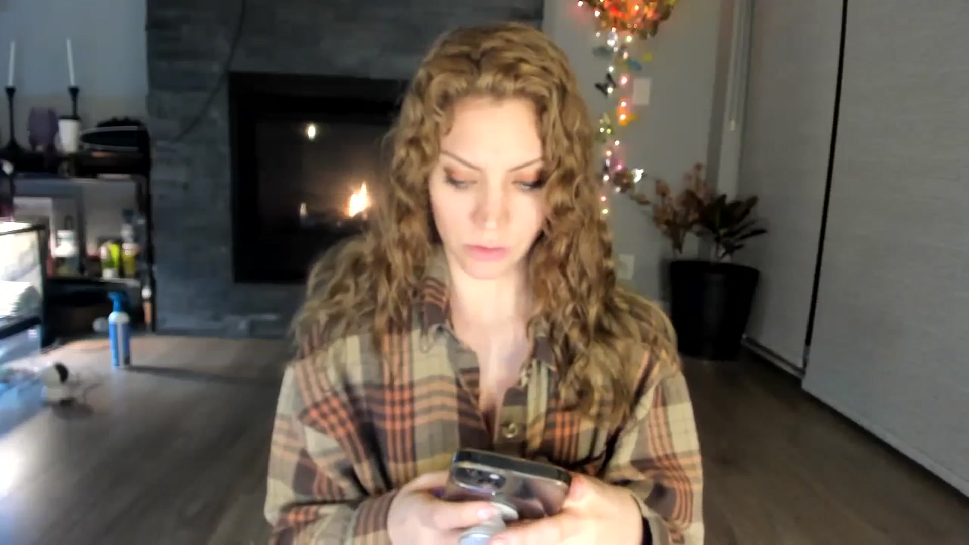 Gallery image thumbnail from Laurel's myfreecams stream on, 01/10/2024, 03:23 image 14 of 20