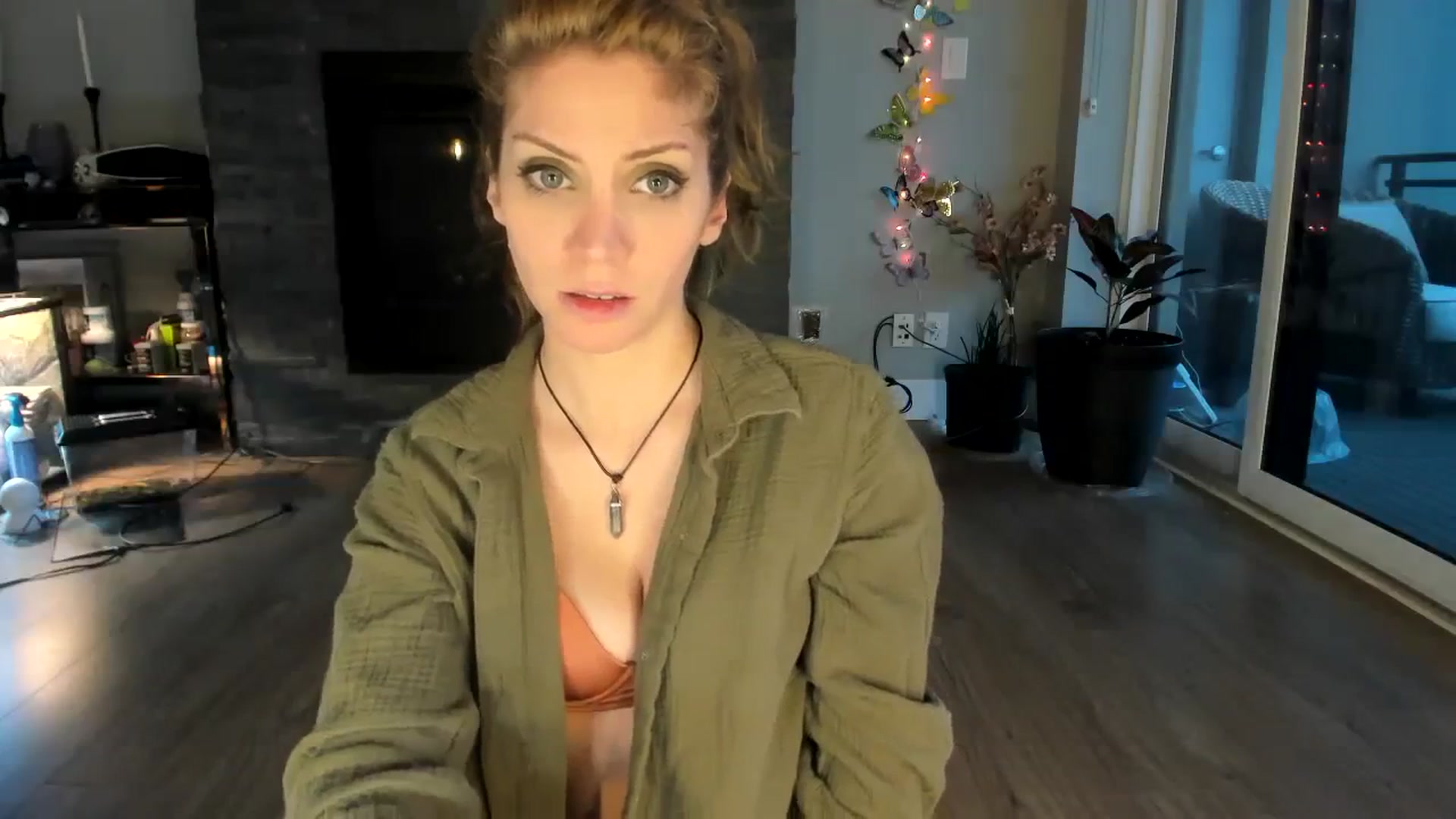 Gallery image thumbnail from Laurel's myfreecams stream on, 01/12/2024, 14:01 image 17 of 20