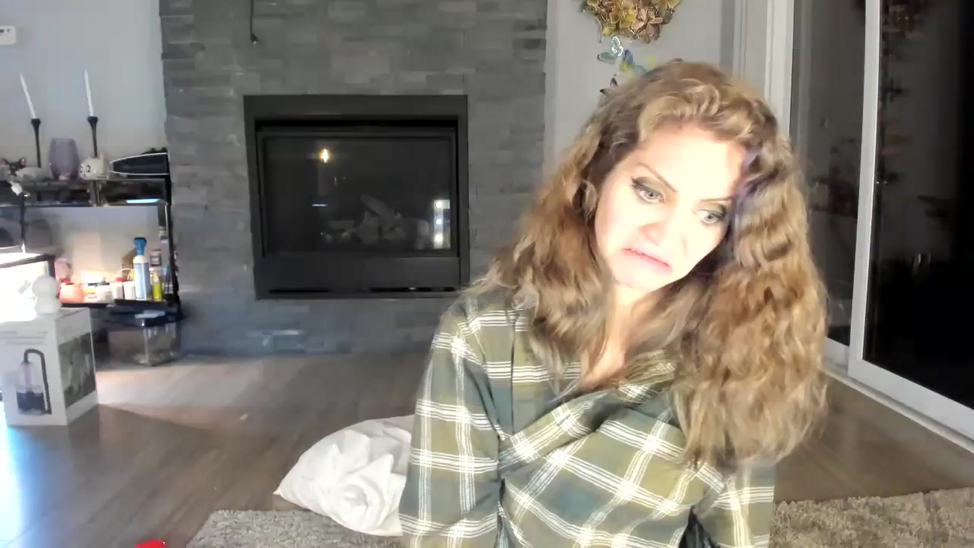 Gallery image thumbnail from Laurel's myfreecams stream on, 01/26/2024, 09:28 image 1 of 20