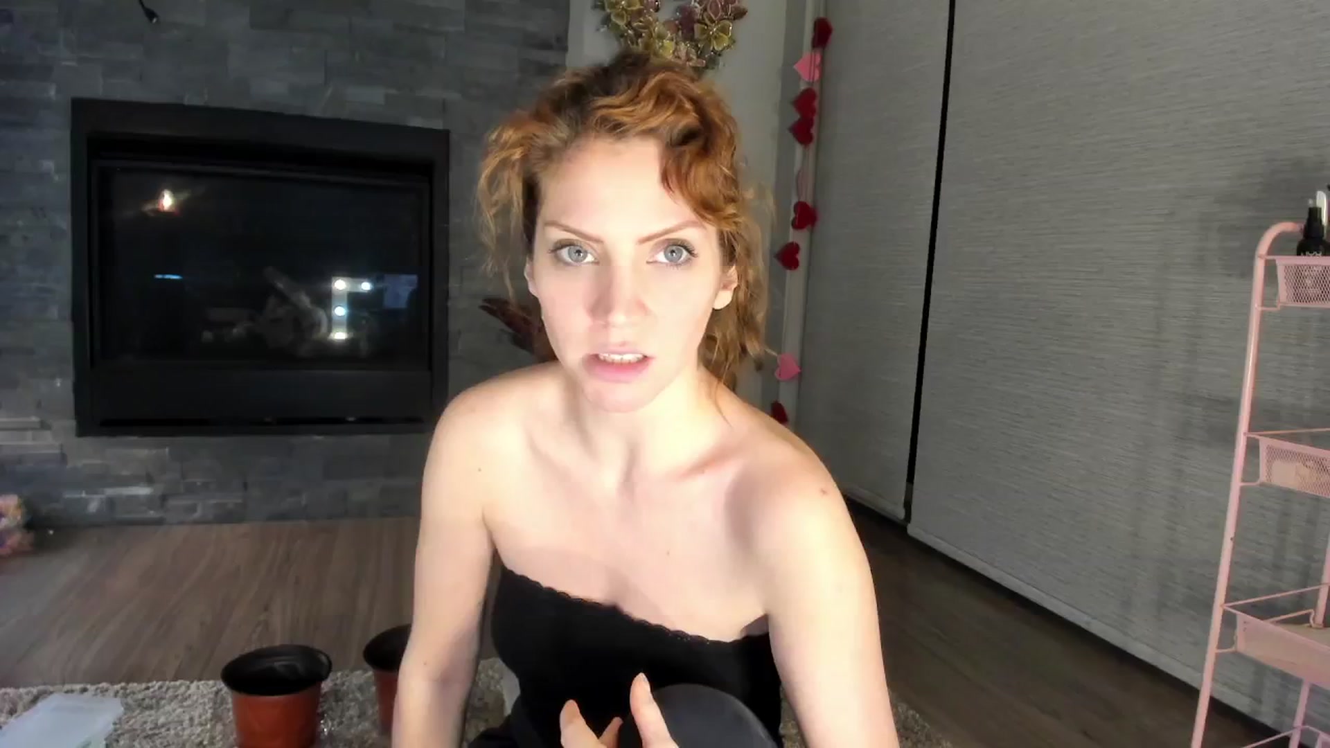 Gallery image thumbnail from Laurel's myfreecams stream on, 02/21/2024, 04:07 image 7 of 20