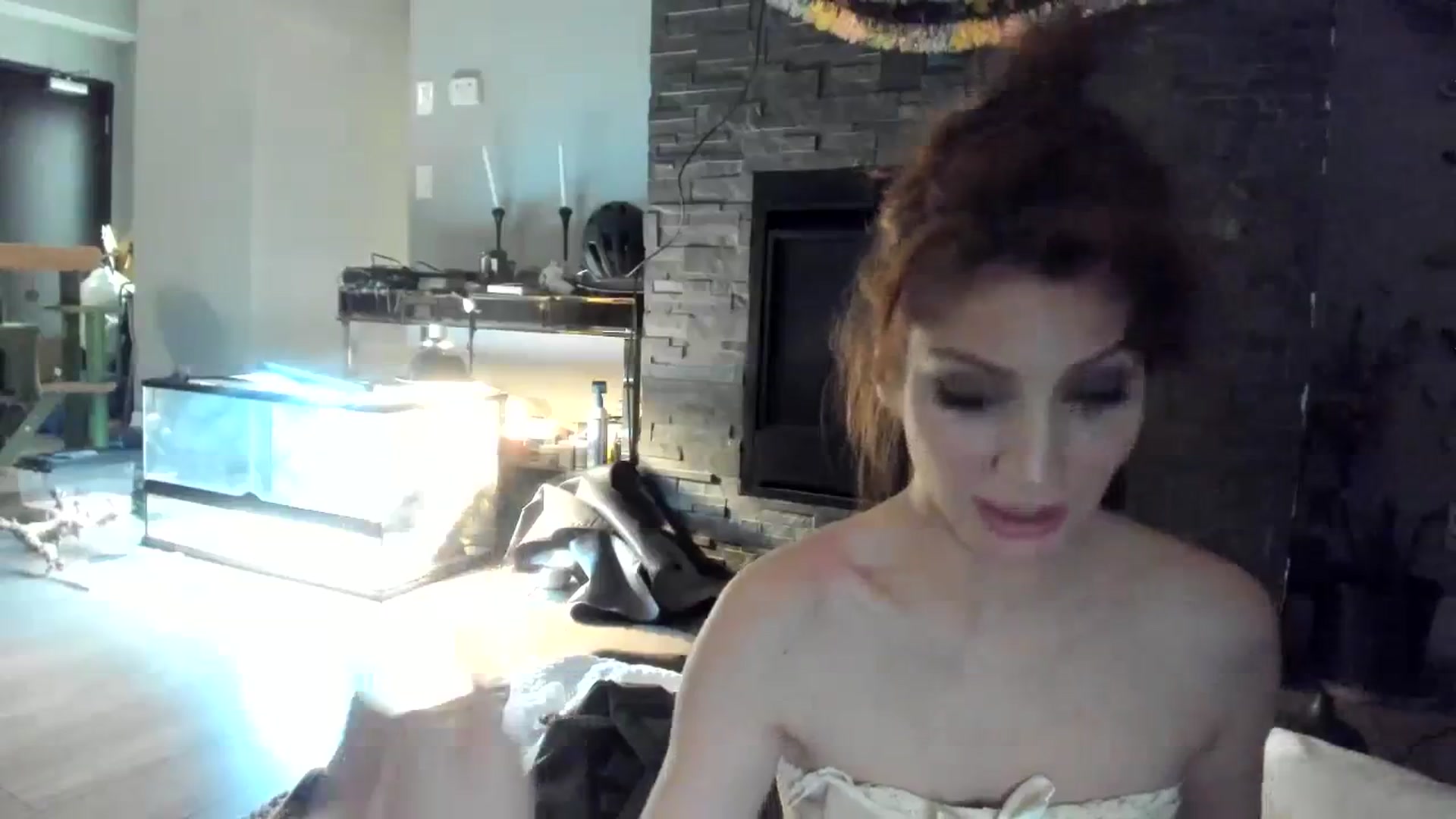 Gallery image thumbnail from Laurel's myfreecams stream on, 03/01/2024, 11:30 image 18 of 20