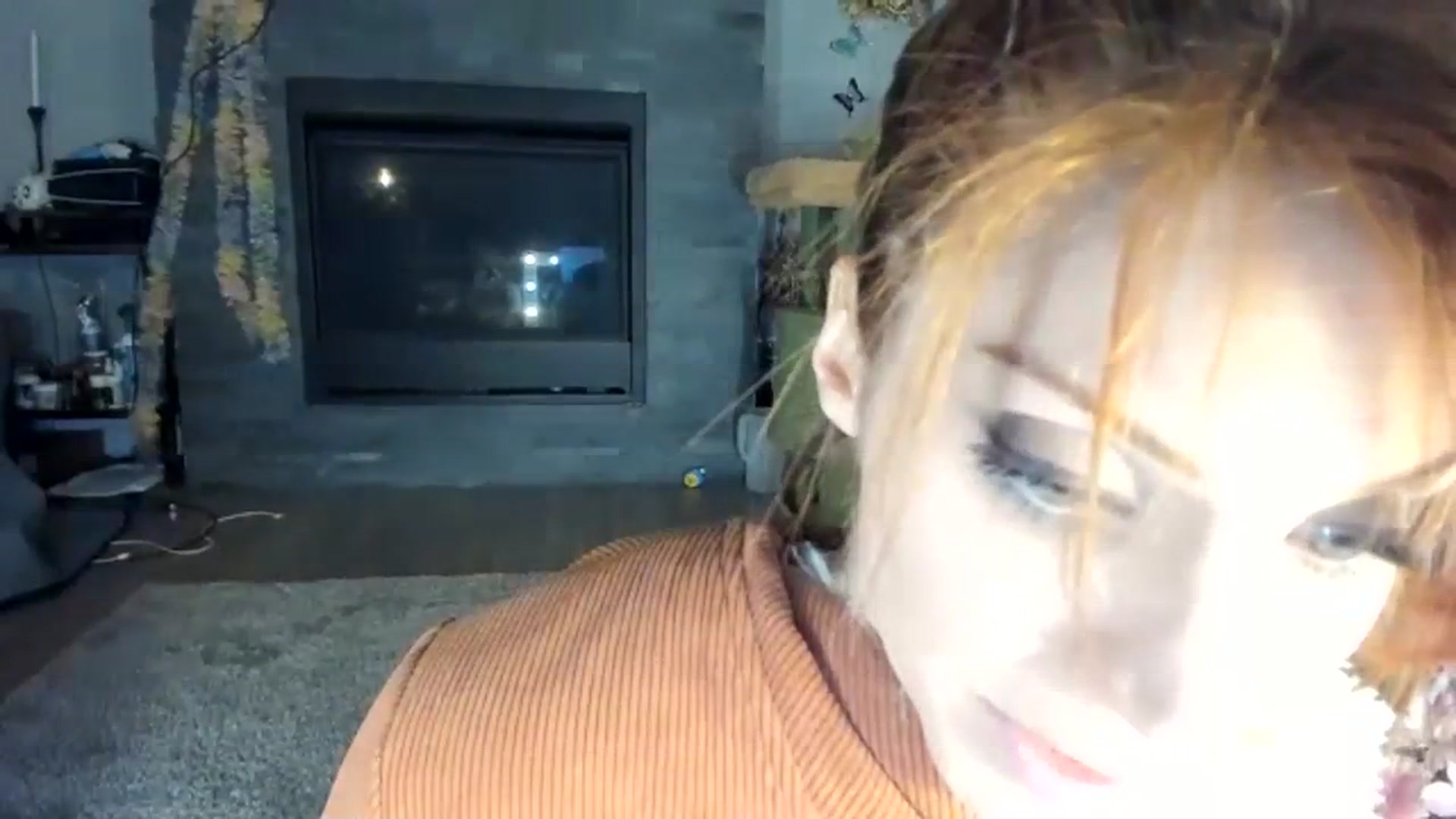 Gallery image thumbnail from Laurel's myfreecams stream on, 03/27/2024, 12:21 image 4 of 20