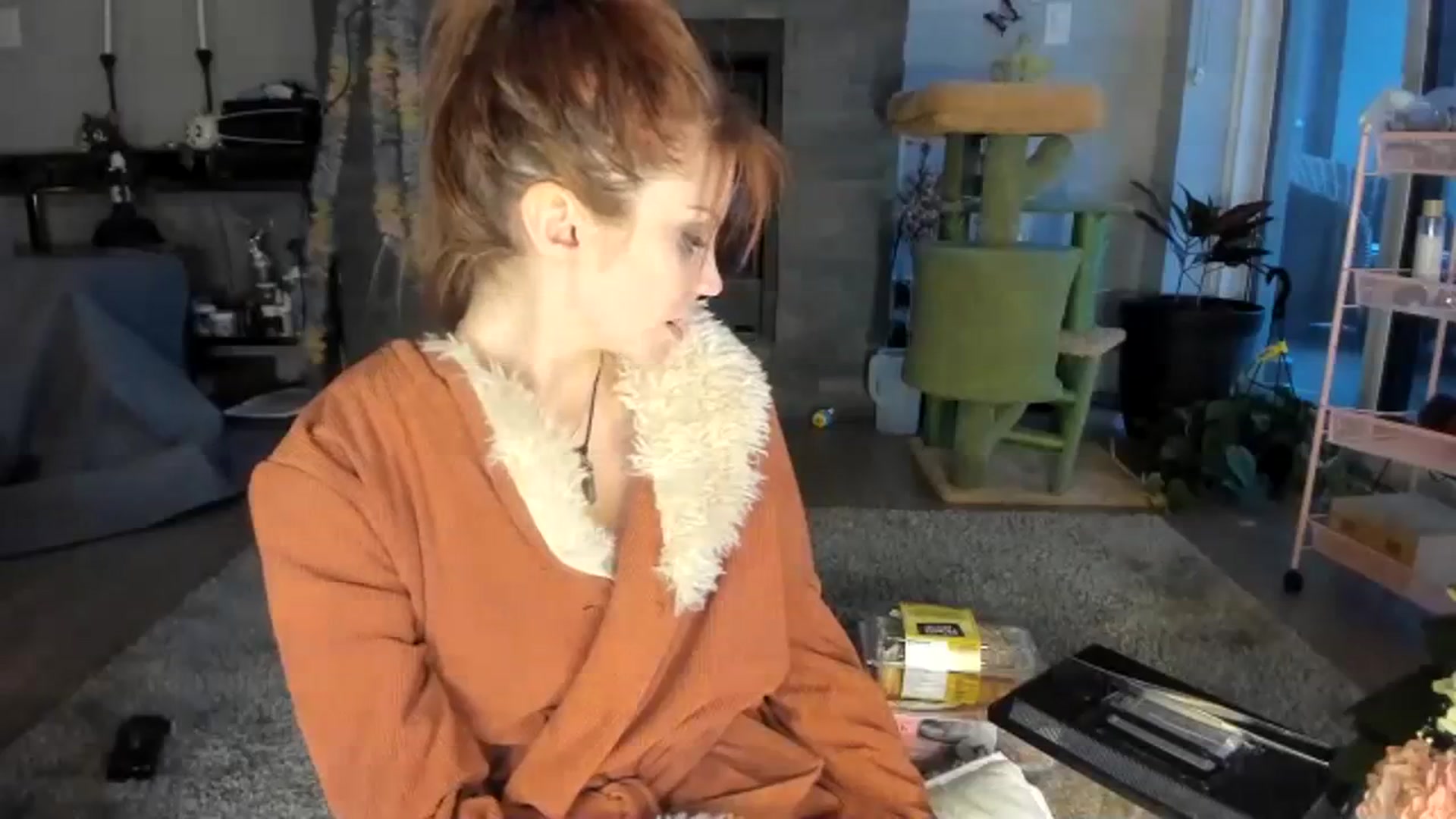 Gallery image thumbnail from Laurel's myfreecams stream on, 03/27/2024, 12:21 image 14 of 20