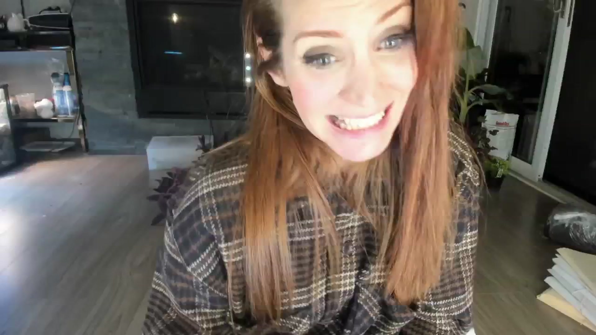 Gallery image thumbnail from Laurel's myfreecams stream on, 04/27/2024, 08:45 image 8 of 20