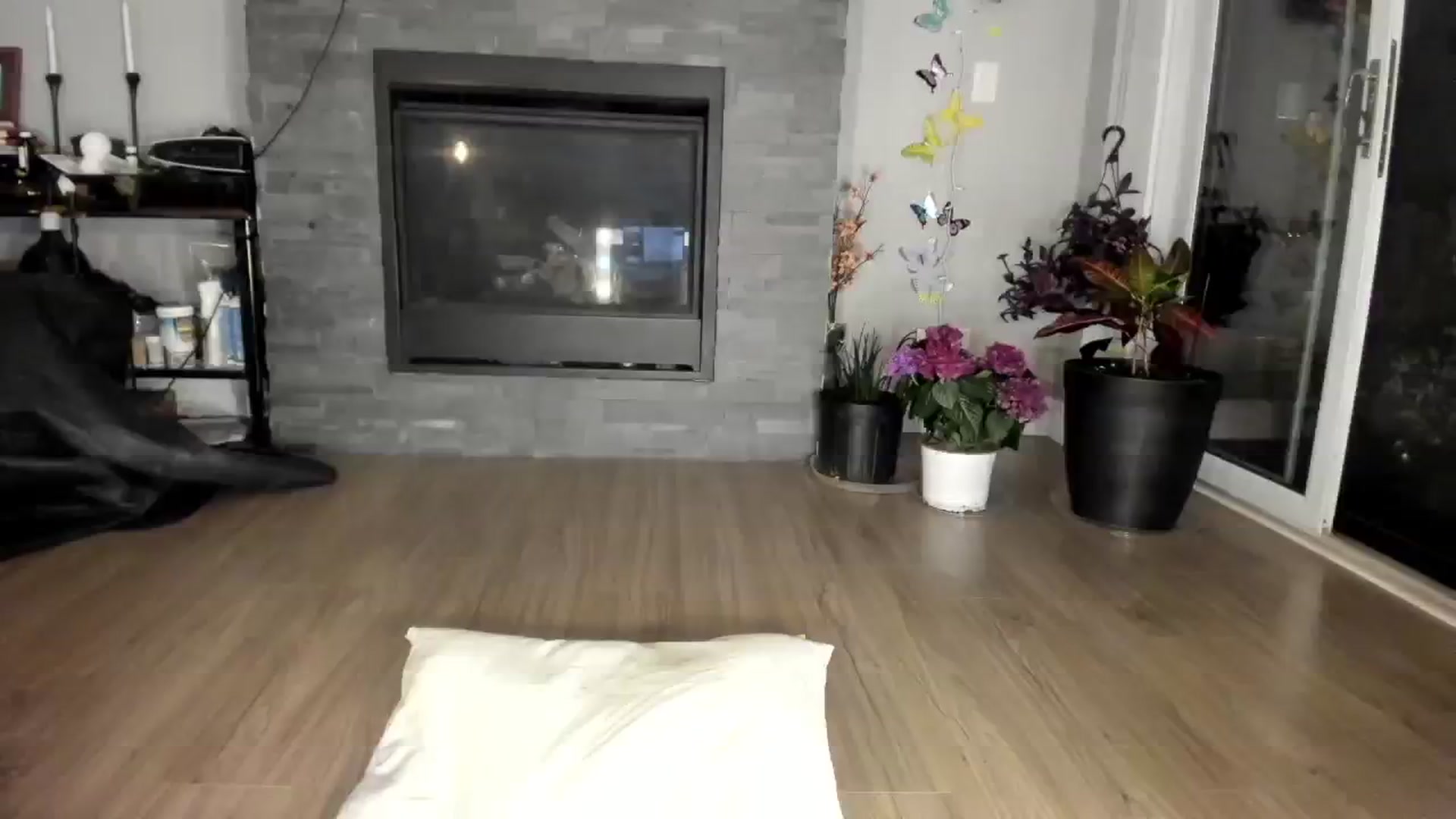 Gallery image thumbnail from Laurel's myfreecams stream on, 05/15/2024, 06:10 image 10 of 20