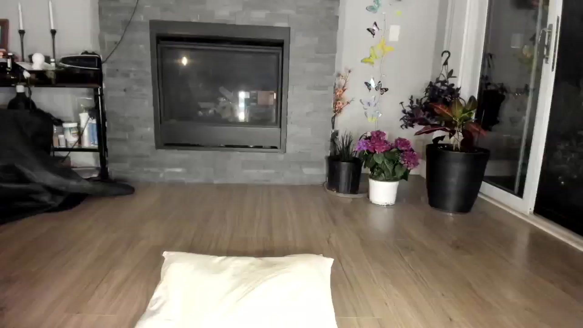 Gallery image thumbnail from Laurel's myfreecams stream on, 05/15/2024, 06:10 image 18 of 20
