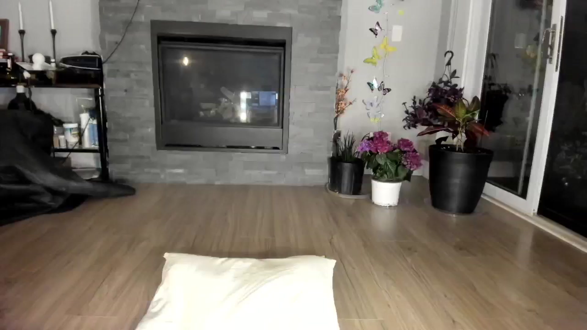 Gallery image thumbnail from Laurel's myfreecams stream on, 05/15/2024, 06:10 image 11 of 20