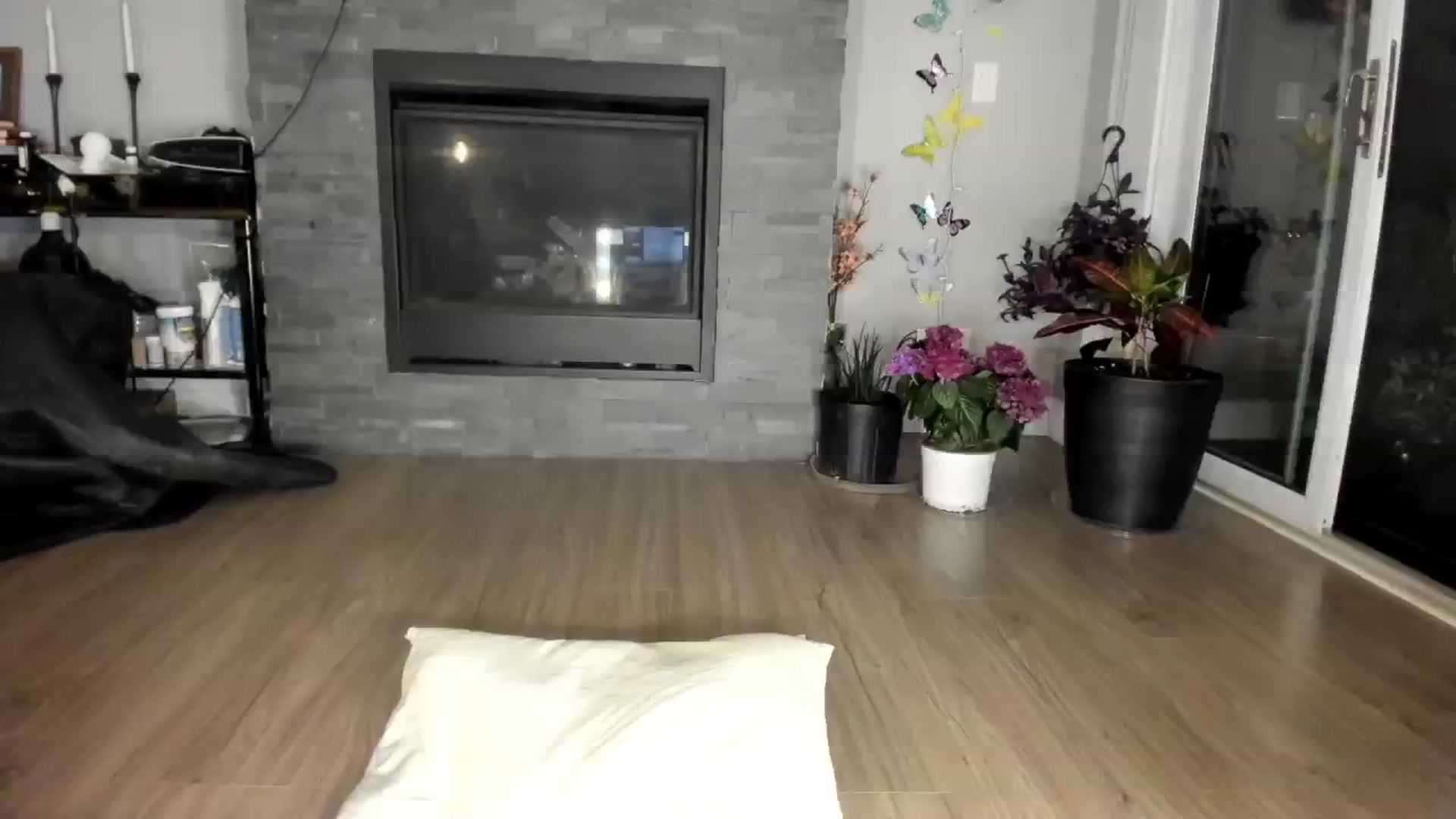 Gallery image thumbnail from Laurel's myfreecams stream on, 05/15/2024, 06:10 image 12 of 20