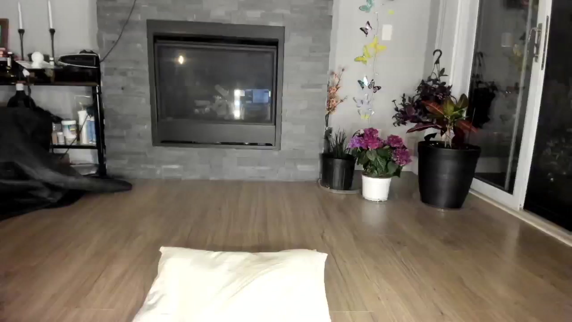 Gallery image thumbnail from Laurel's myfreecams stream on, 05/15/2024, 06:10 image 8 of 20