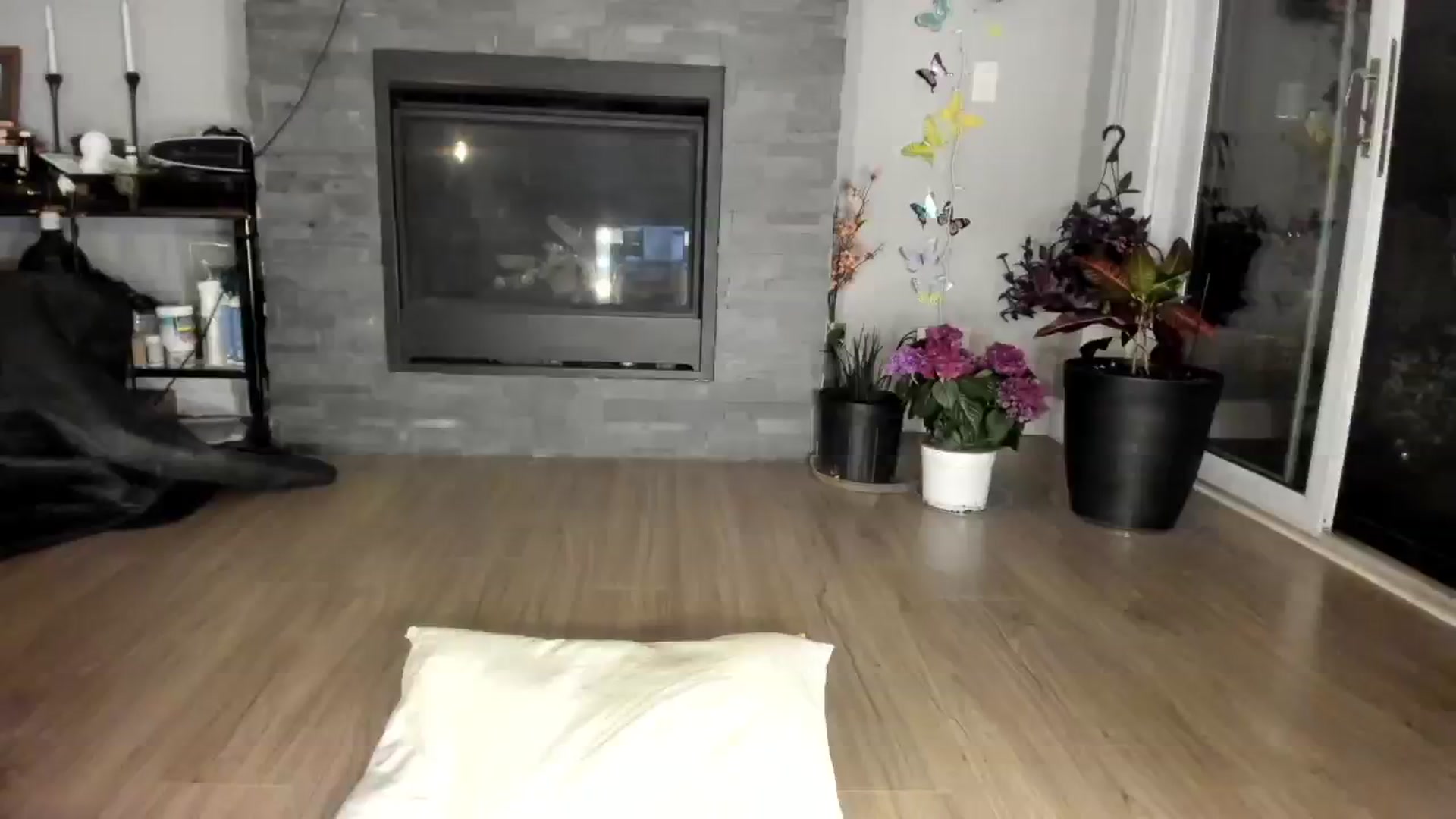 Gallery image thumbnail from Laurel's myfreecams stream on, 05/15/2024, 06:10 image 2 of 20