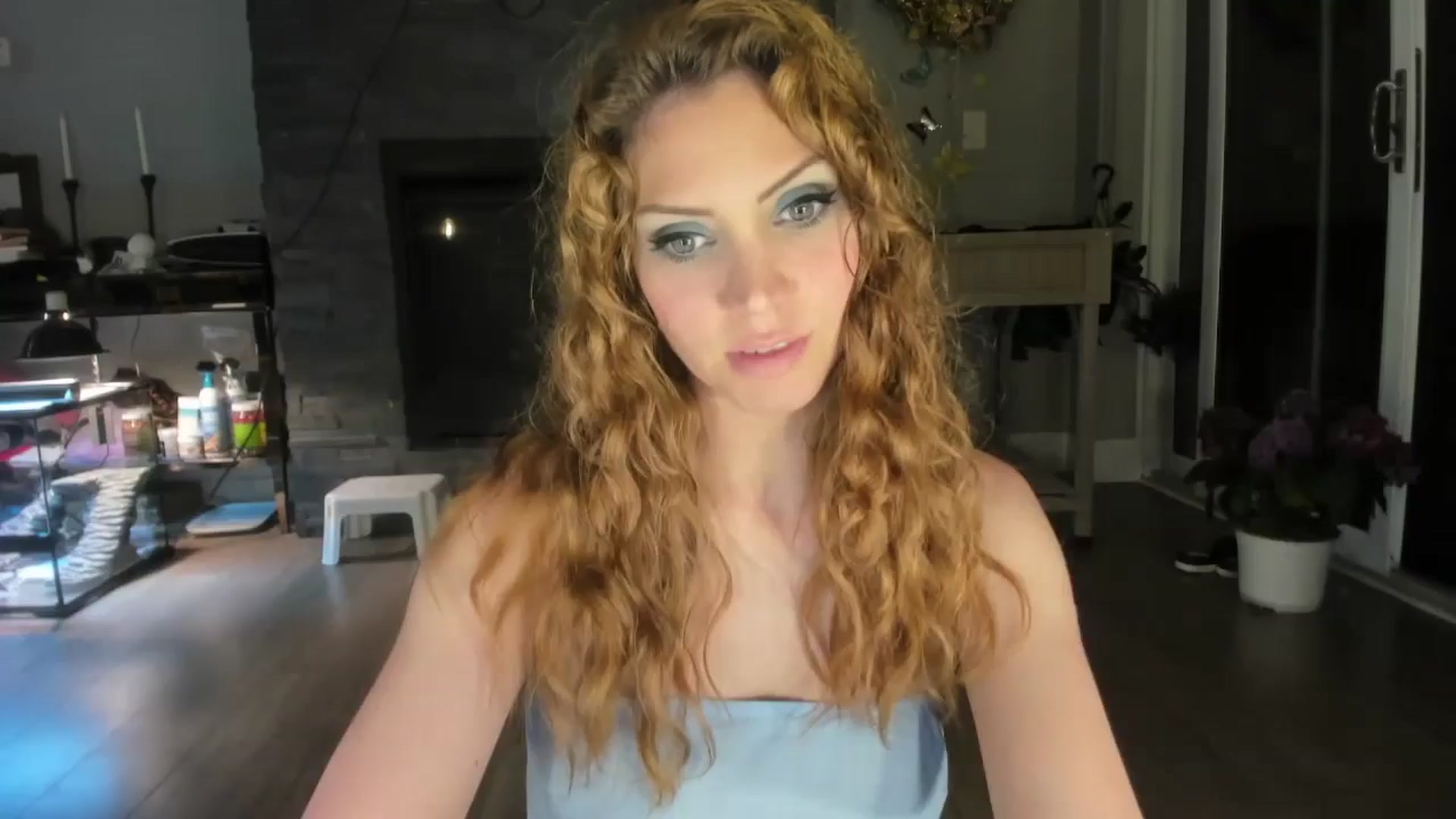 Gallery image thumbnail from Laurel's myfreecams stream on, 05/25/2024, 02:45 image 1 of 20