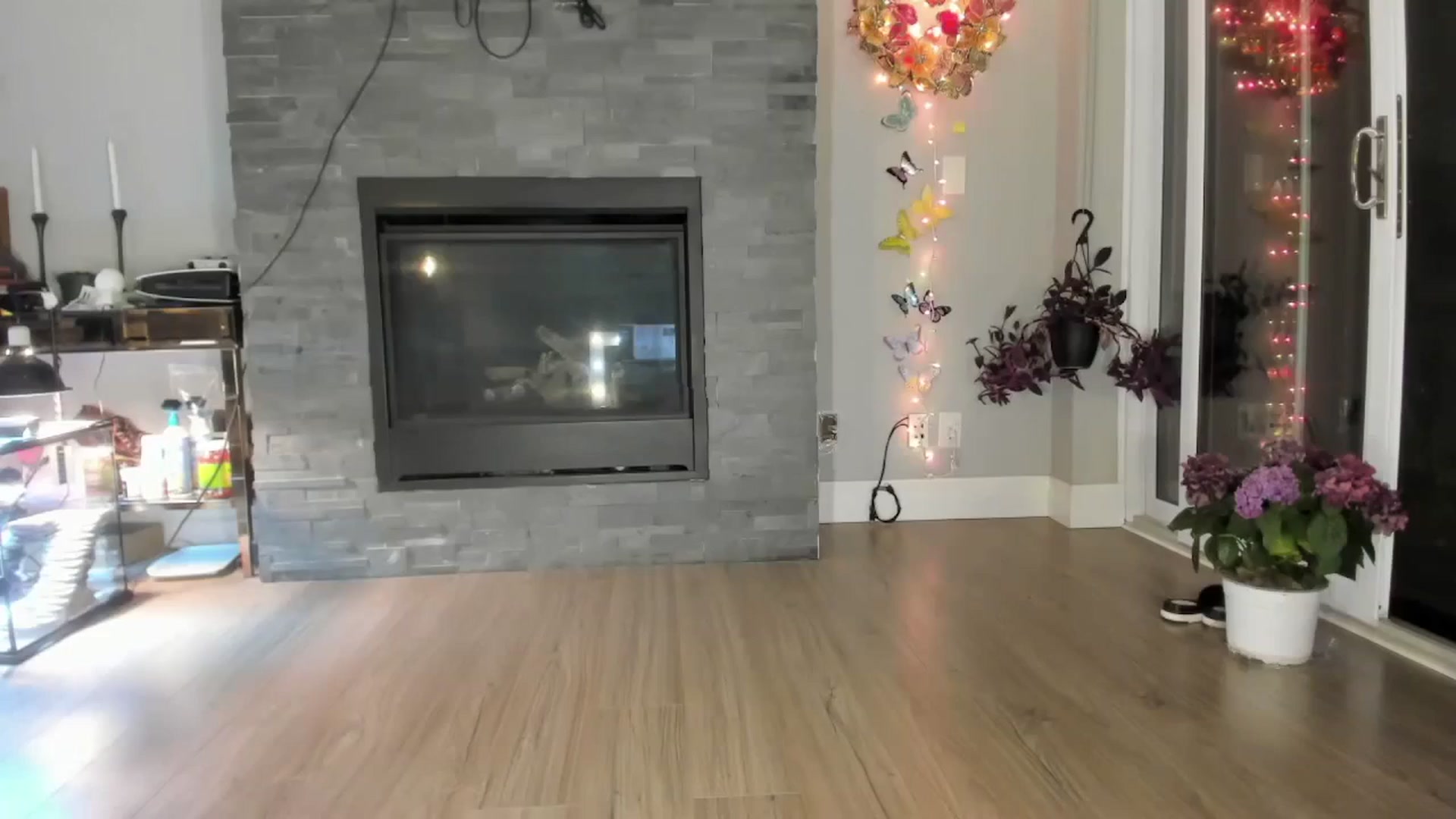 Gallery image thumbnail from Laurel's myfreecams stream on, 05/25/2024, 02:45 image 16 of 20
