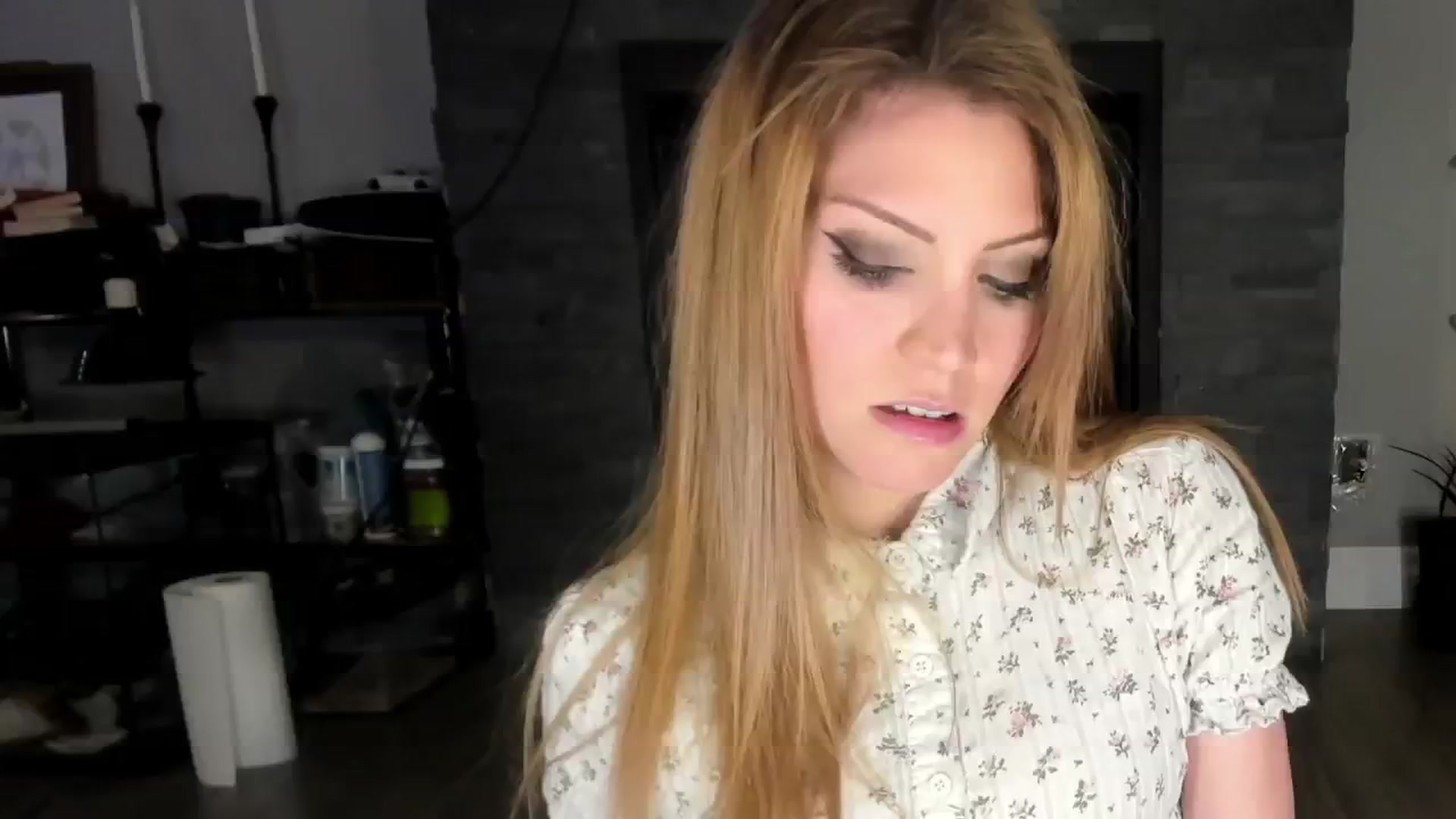 Gallery image thumbnail from Laurel's myfreecams stream on, 05/30/2024, 07:26 image 2 of 20