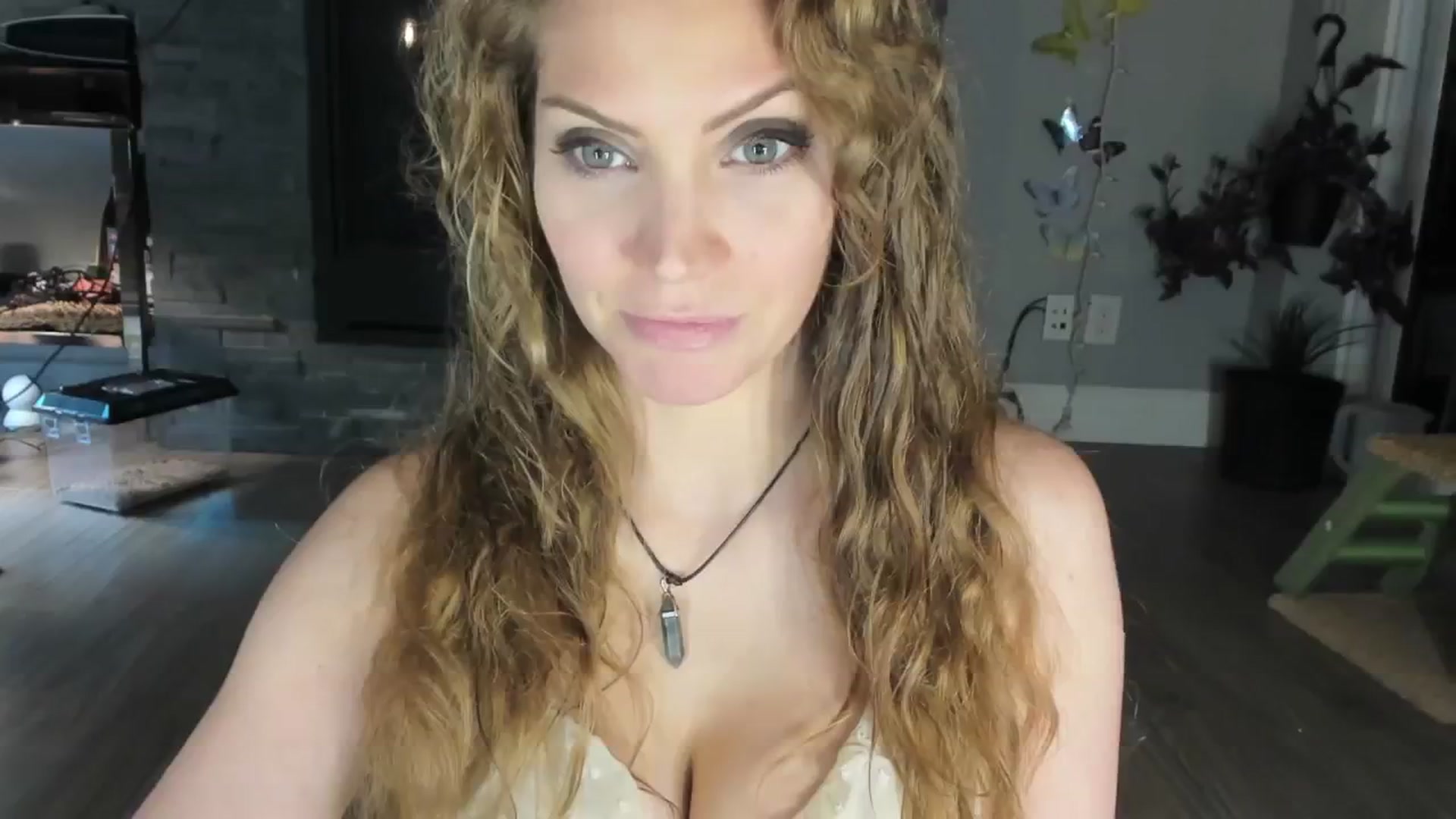 Gallery image thumbnail from Laurel's myfreecams stream on, 06/20/2024, 04:05 image 6 of 20