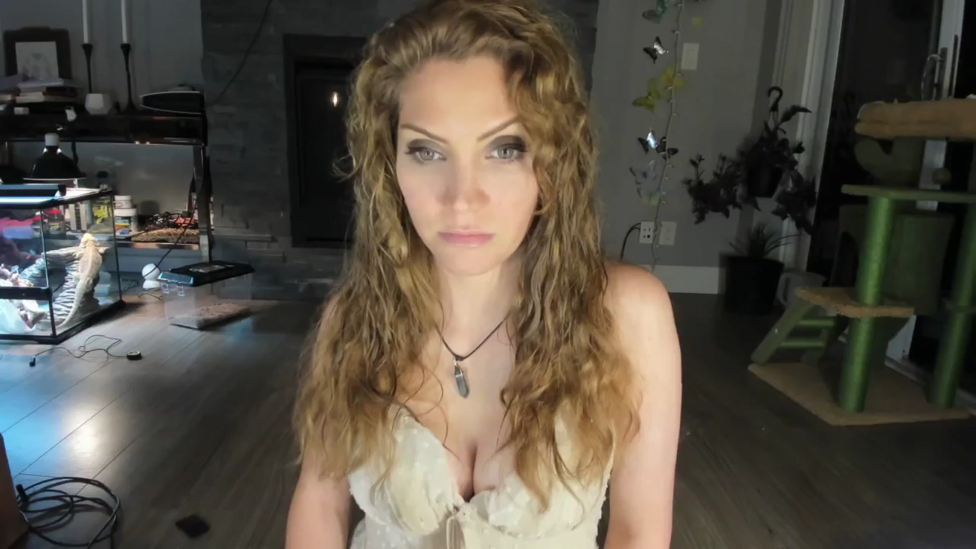 Gallery image thumbnail from Laurel's myfreecams stream on, 06/20/2024, 04:05 image 11 of 20